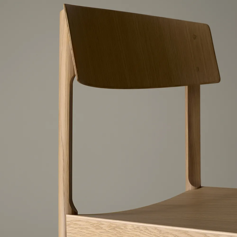 Rod stol, Hvidpigmenteret matlakeret eg Mavis