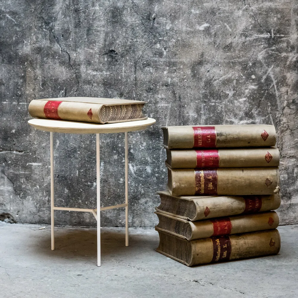 Tribeca sidebord, eg lakeret, sorte ben, ø47 cm Mavis