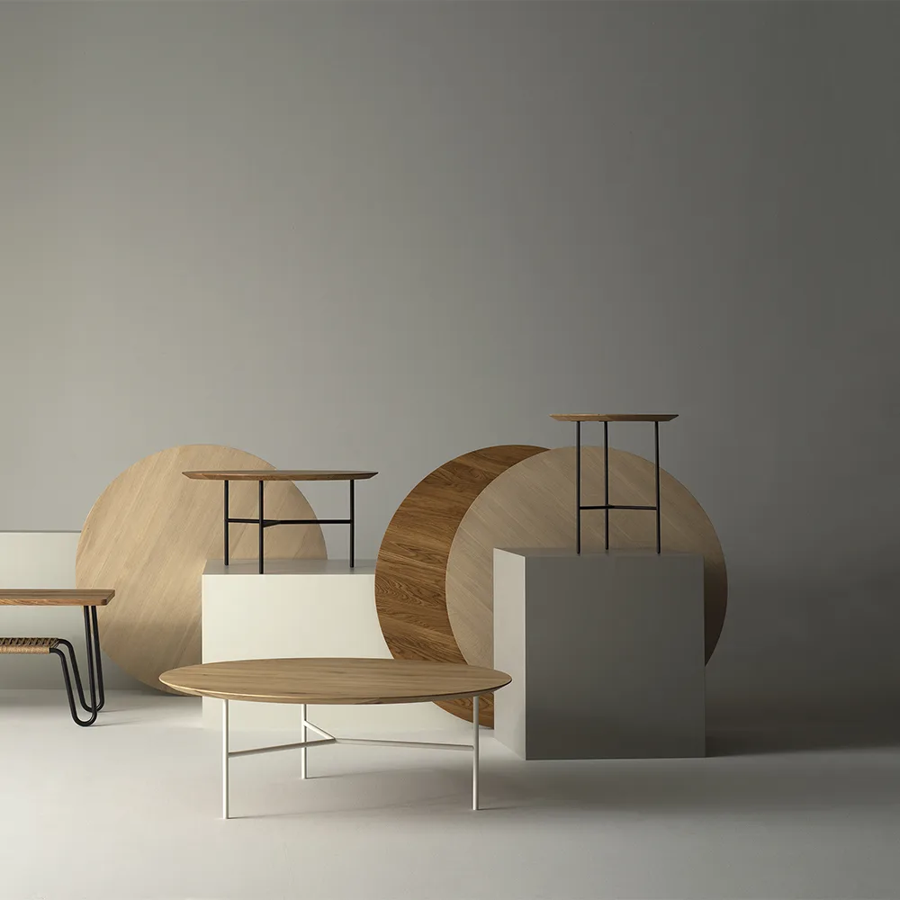 Tribeca sidebord, eg olieret rustik, hvide ben, Ø47 cm Mavis