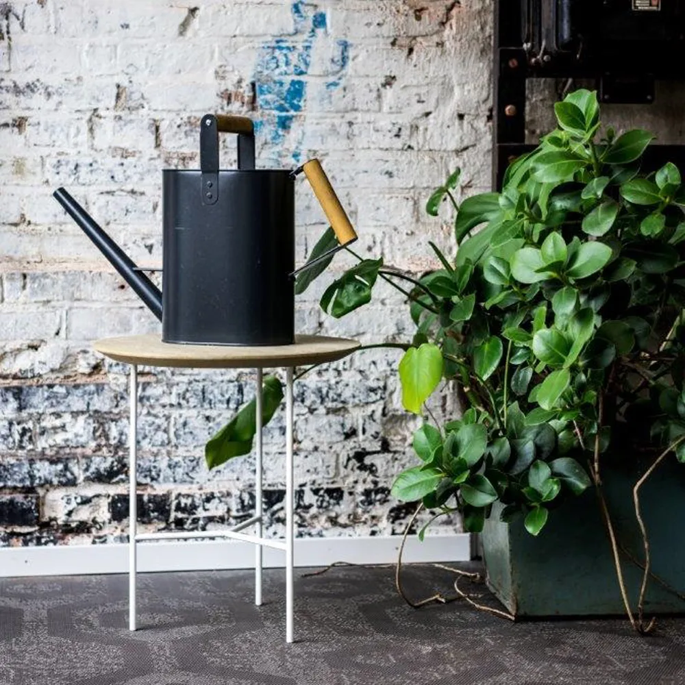 Tribeca sidebord, eg olieret rustik, hvide ben, Ø47 cm Mavis