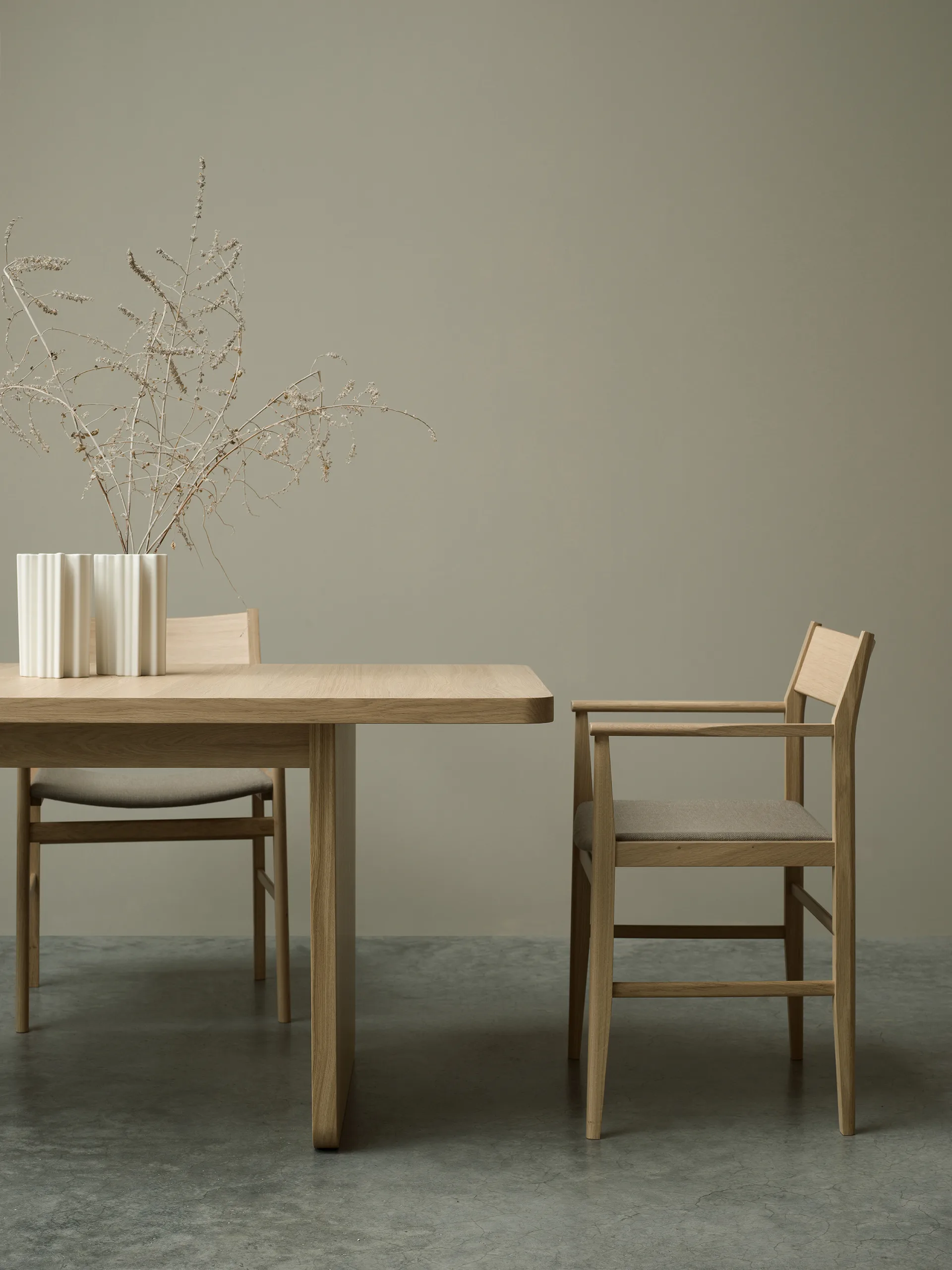 Vaud spisebord, Hvidpigmenteret eg, 2 stk. Ilæg Mavis