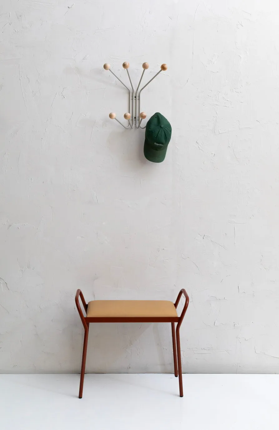 Anyone taburet, Cinnamon-vegeta trace leather Maze