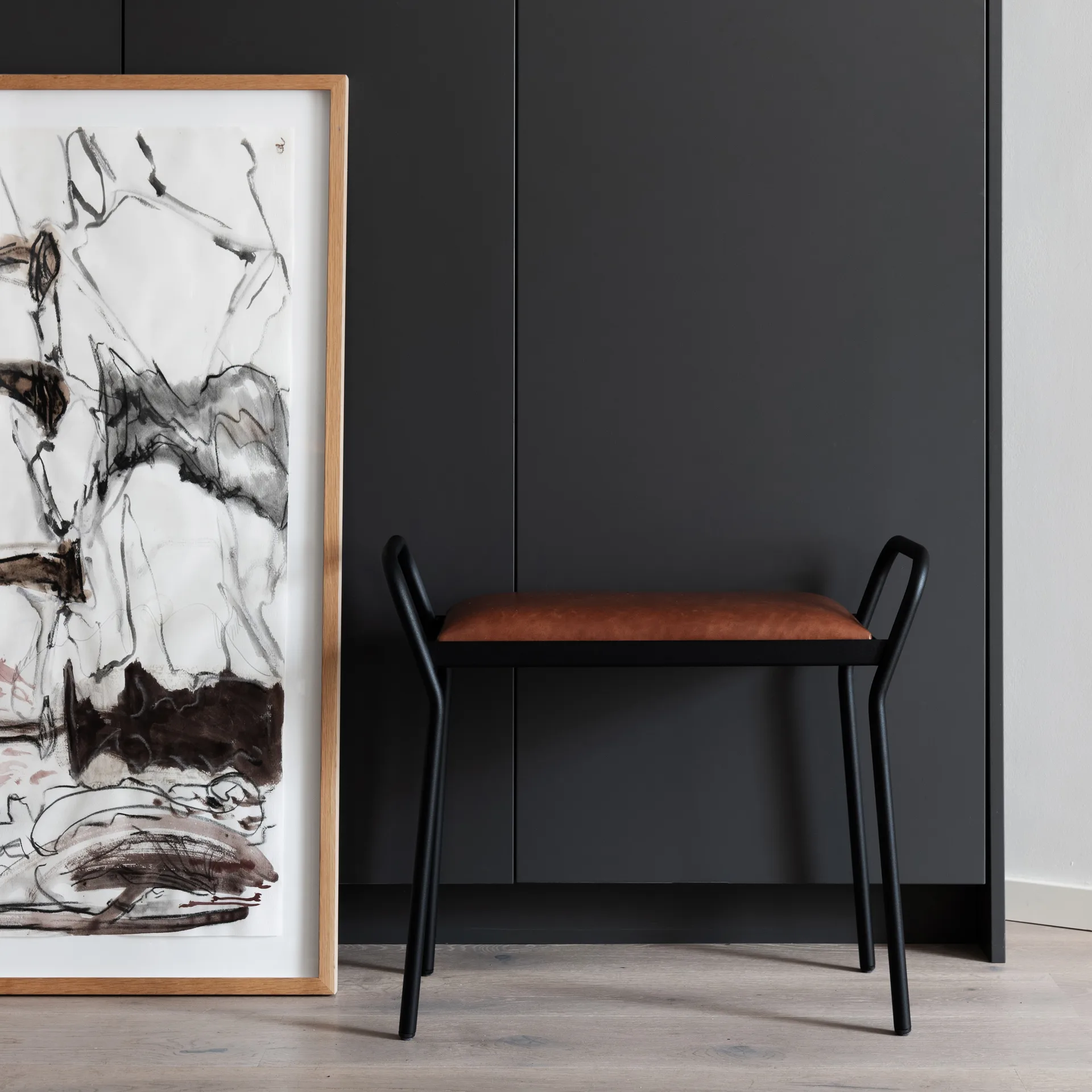 Anyone taburet, sort-natur læder Maze