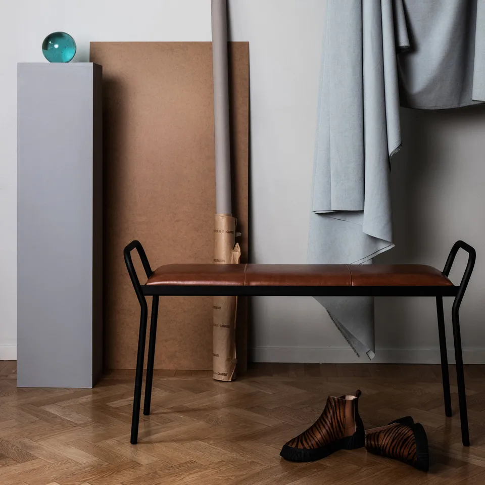 Anytwo taburet, Sort/Vintage cognac Maze