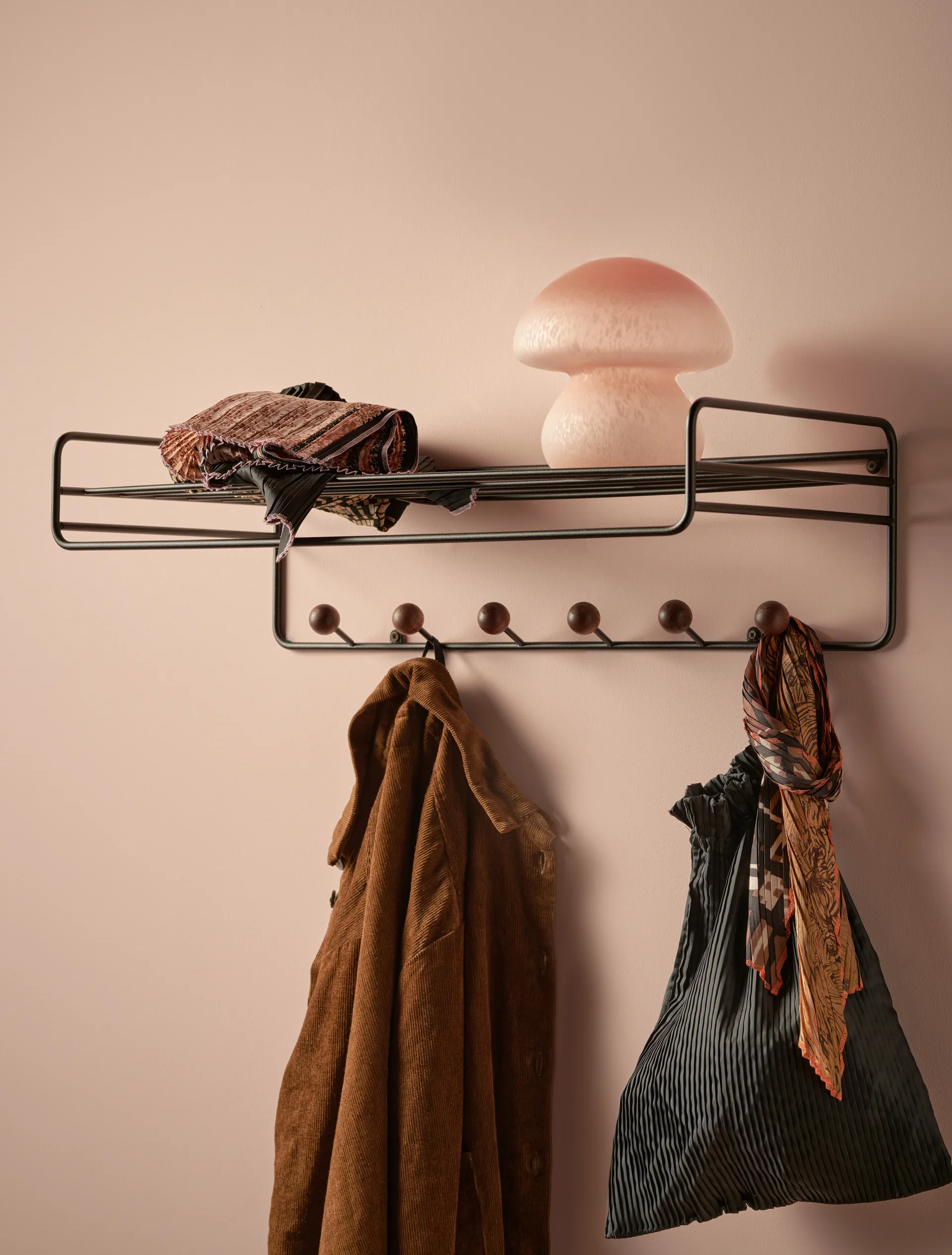 Bill Hat rack hattehylde, Sort/Mørkebrun Maze