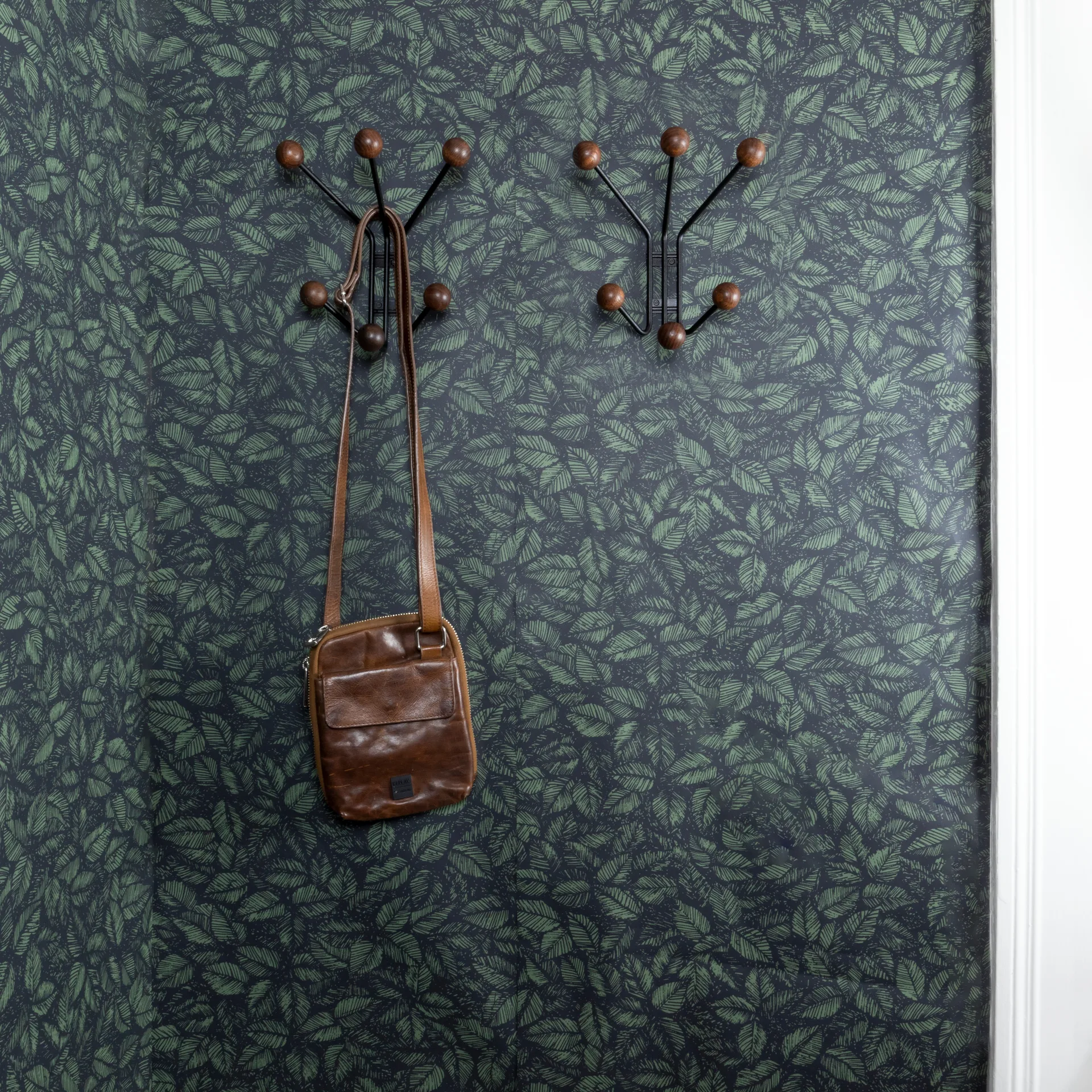 Bill lille knagerække, Sort/Mørkebrun Maze