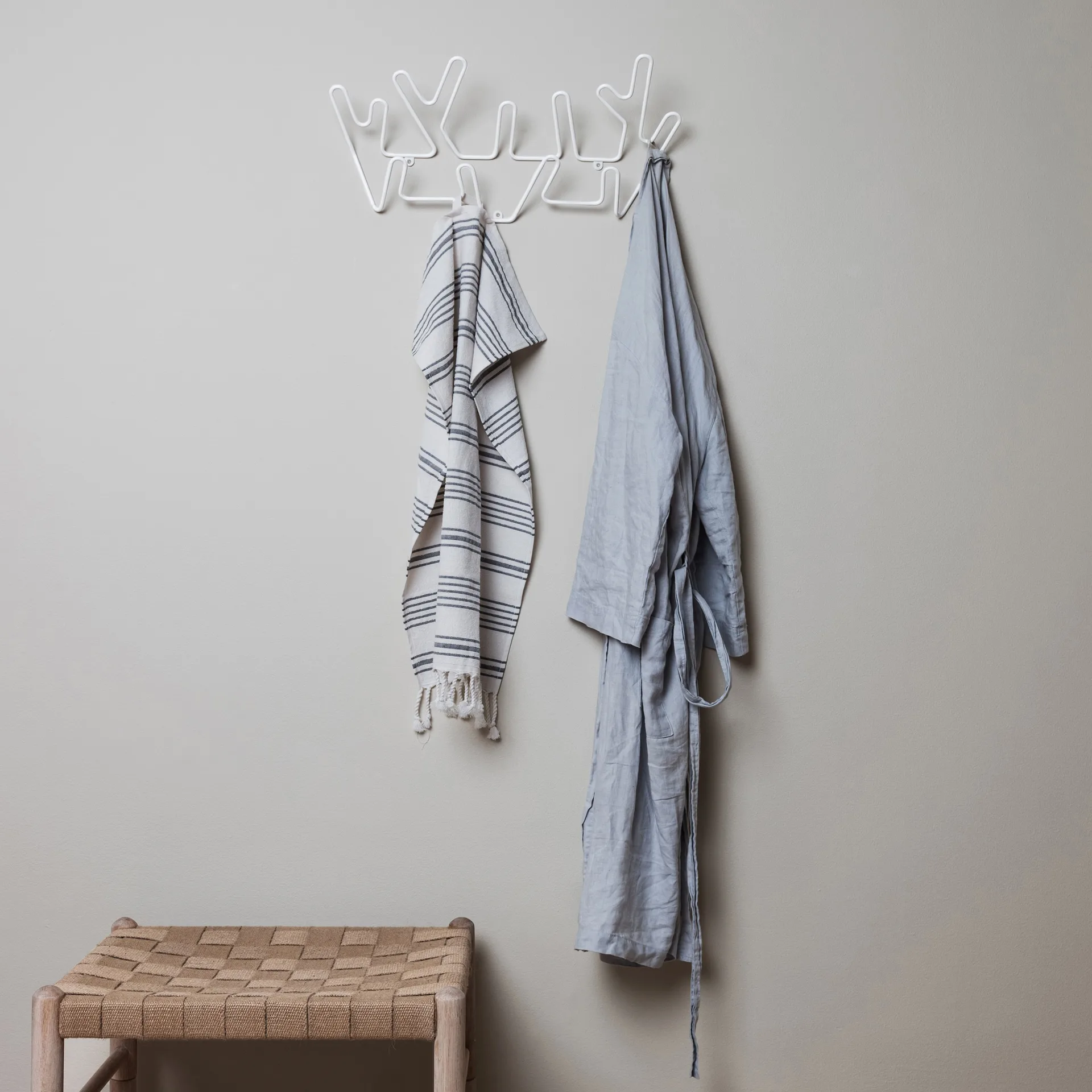 Crown knagerække, hvid Maze