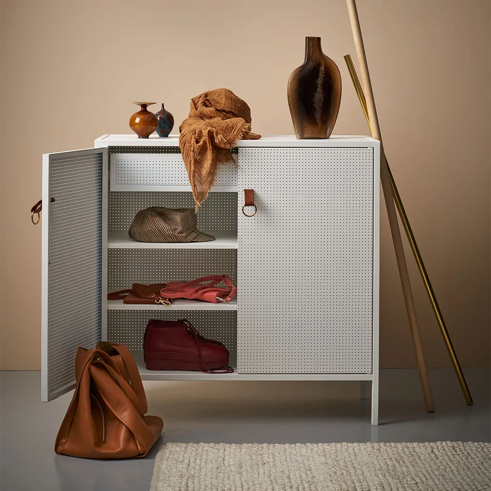 Liza skab, hvid, læderdetaljer Maze