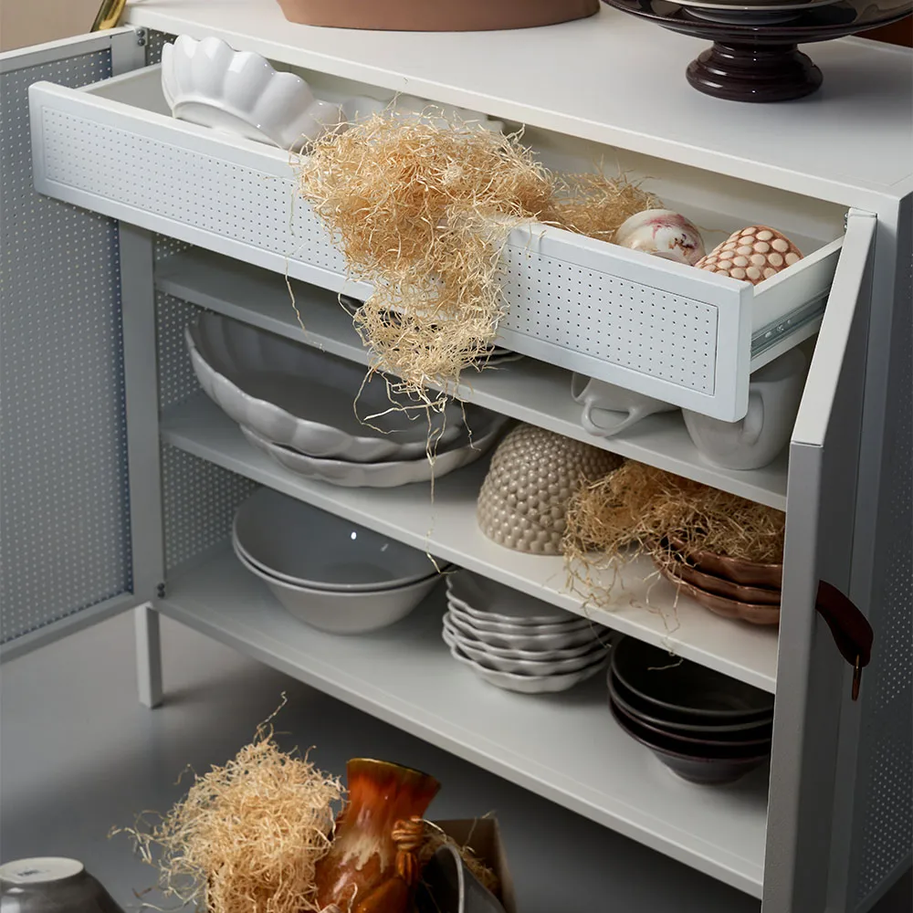 Liza skab, hvid, læderdetaljer Maze