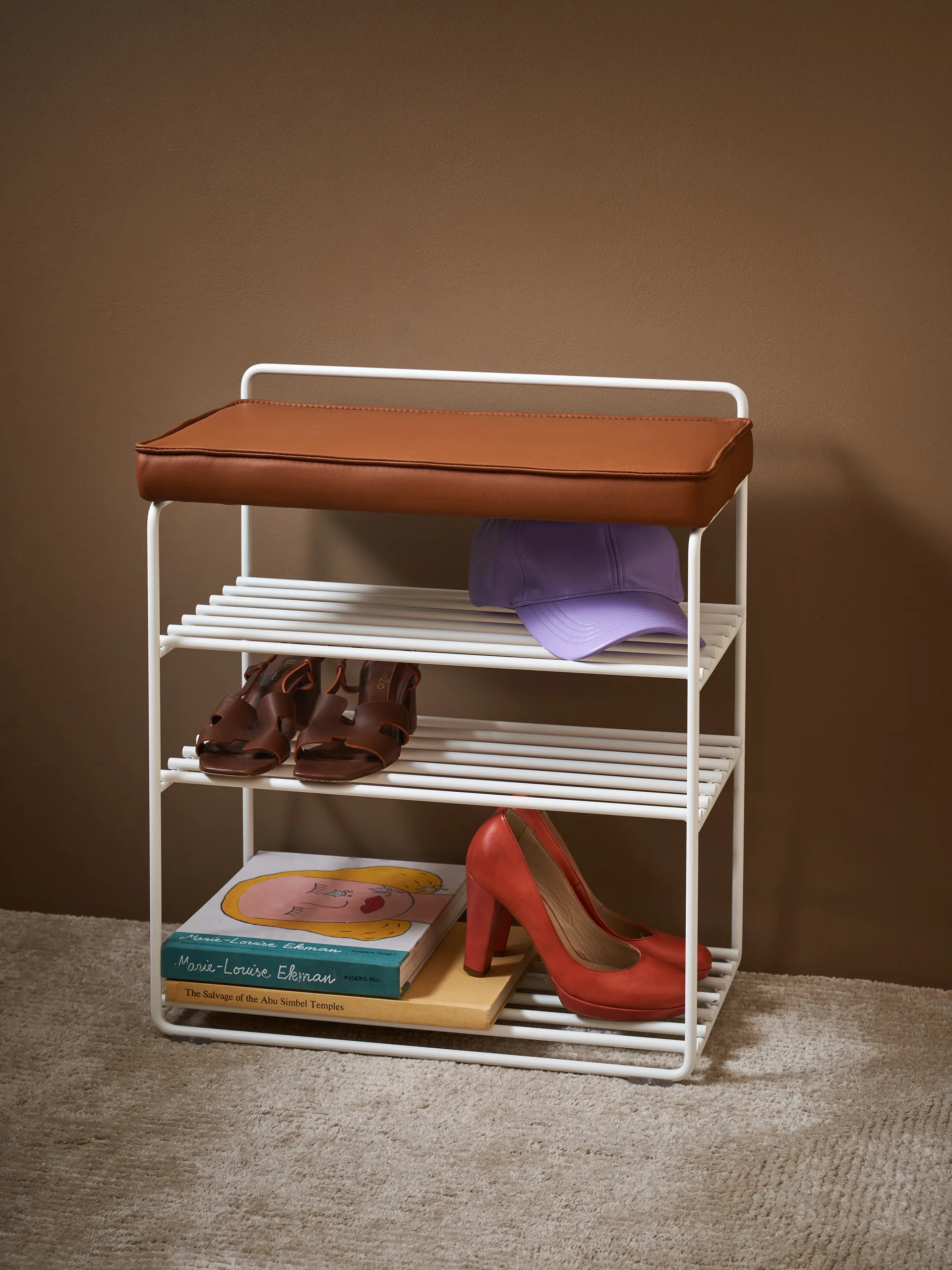 Lower East Seat hylder/skammel 50x28x58 cm, White/Cognac leather Maze