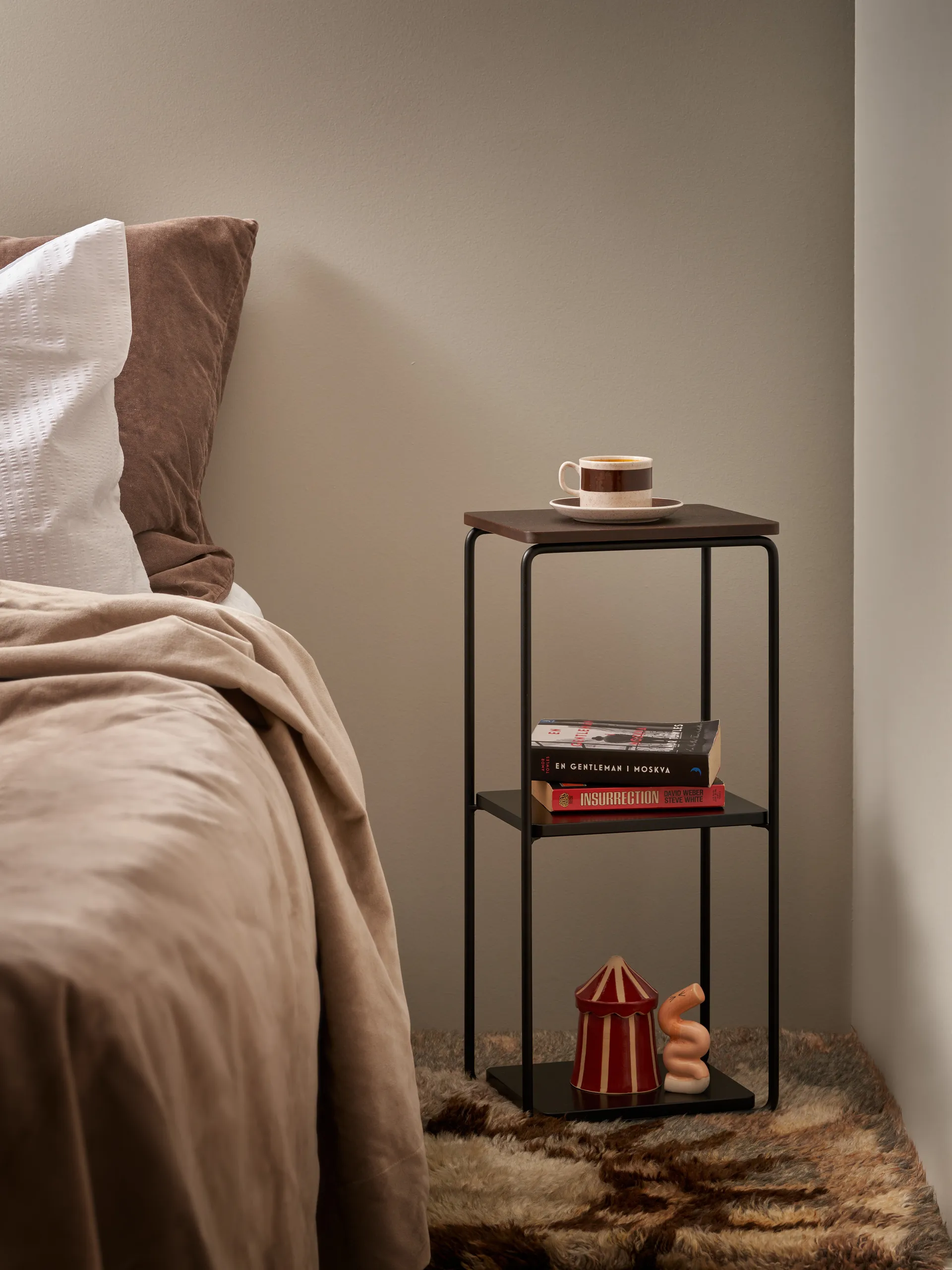 Mixrack Floor Shelf S hylde 26x19x57,2 cm, Stained oak/Black Maze