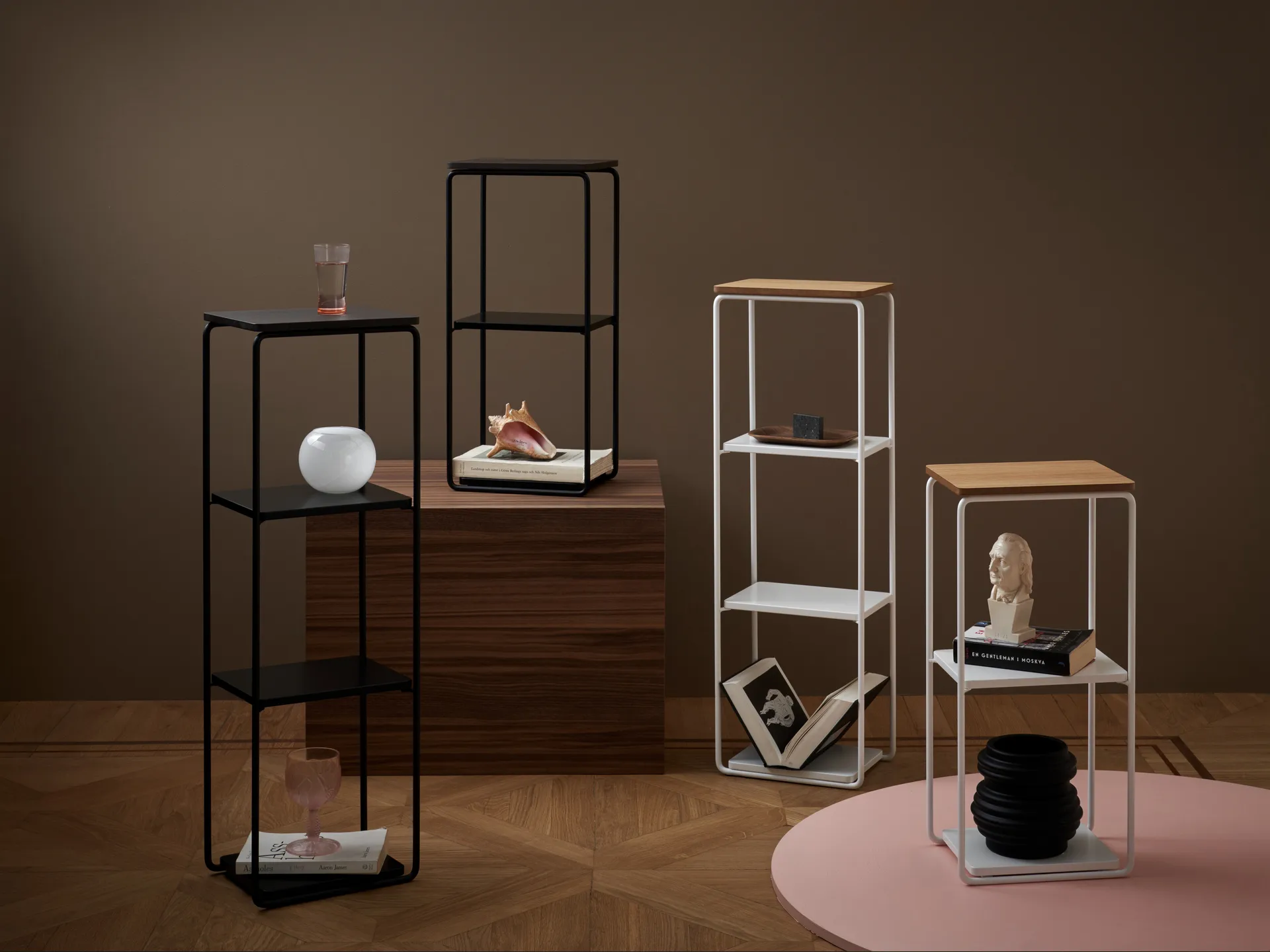 Mixrack Floor Shelf S hylde 26x19x57,2 cm, Stained oak/Black Maze