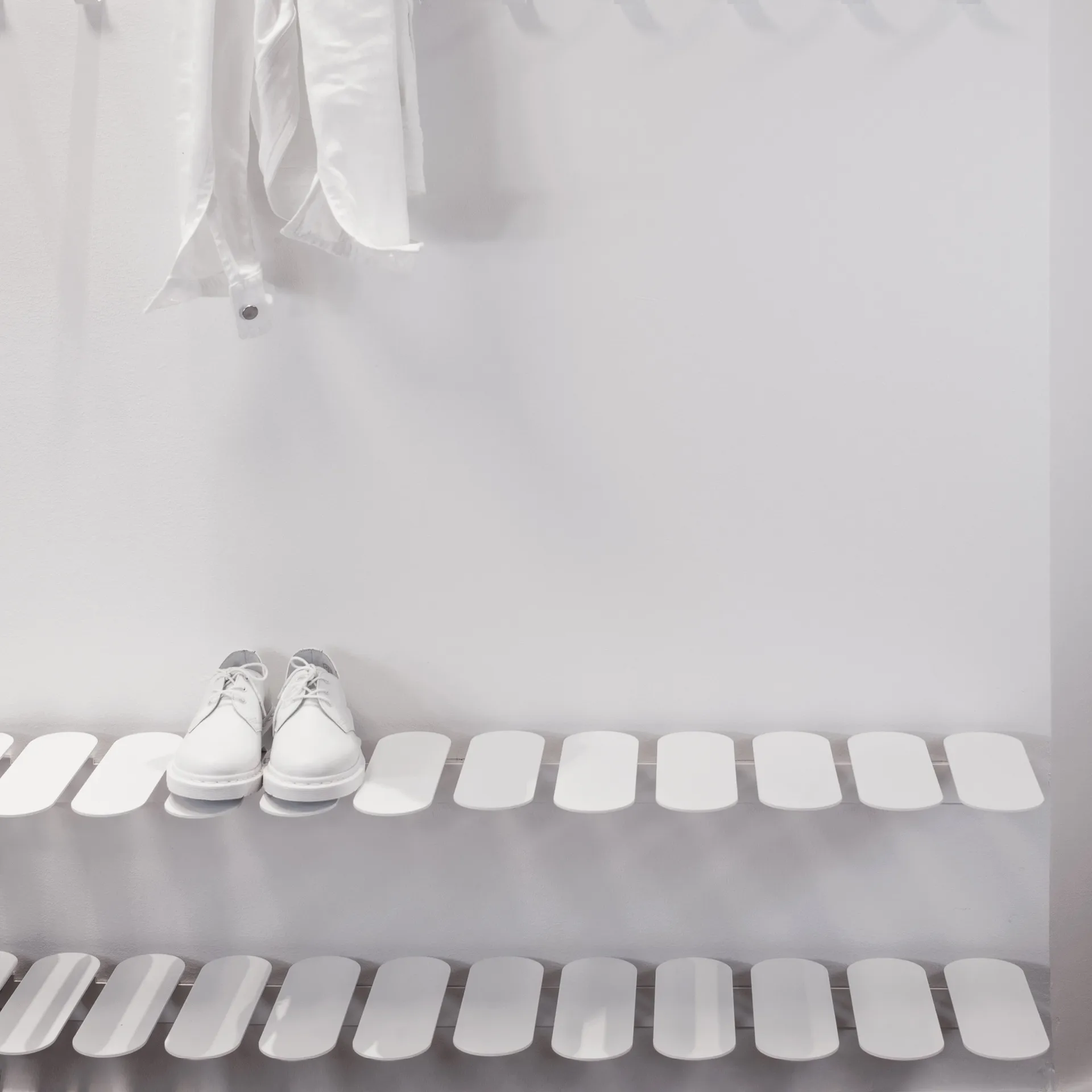 Step skohylde, hvid Maze