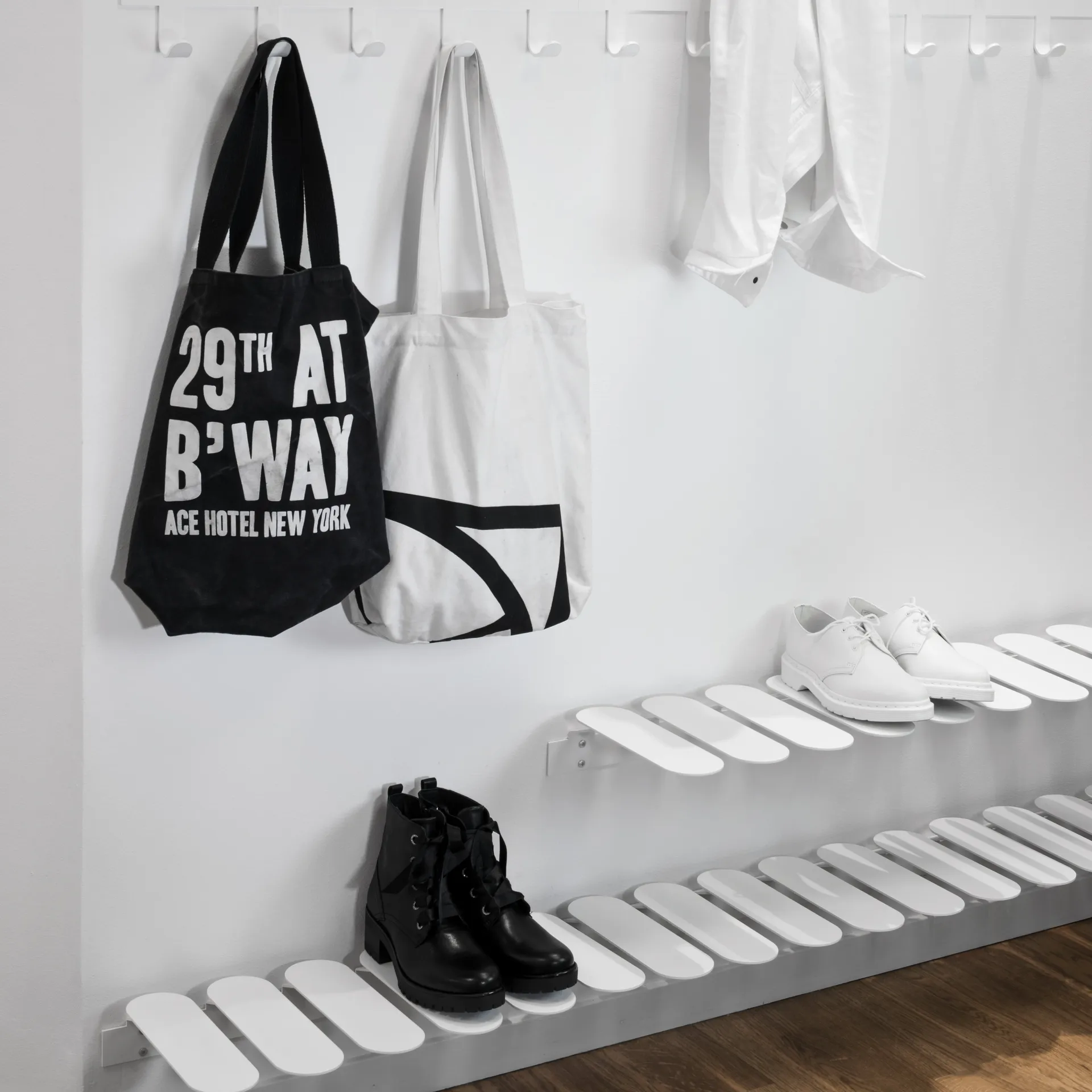 Step skohylde, hvid Maze