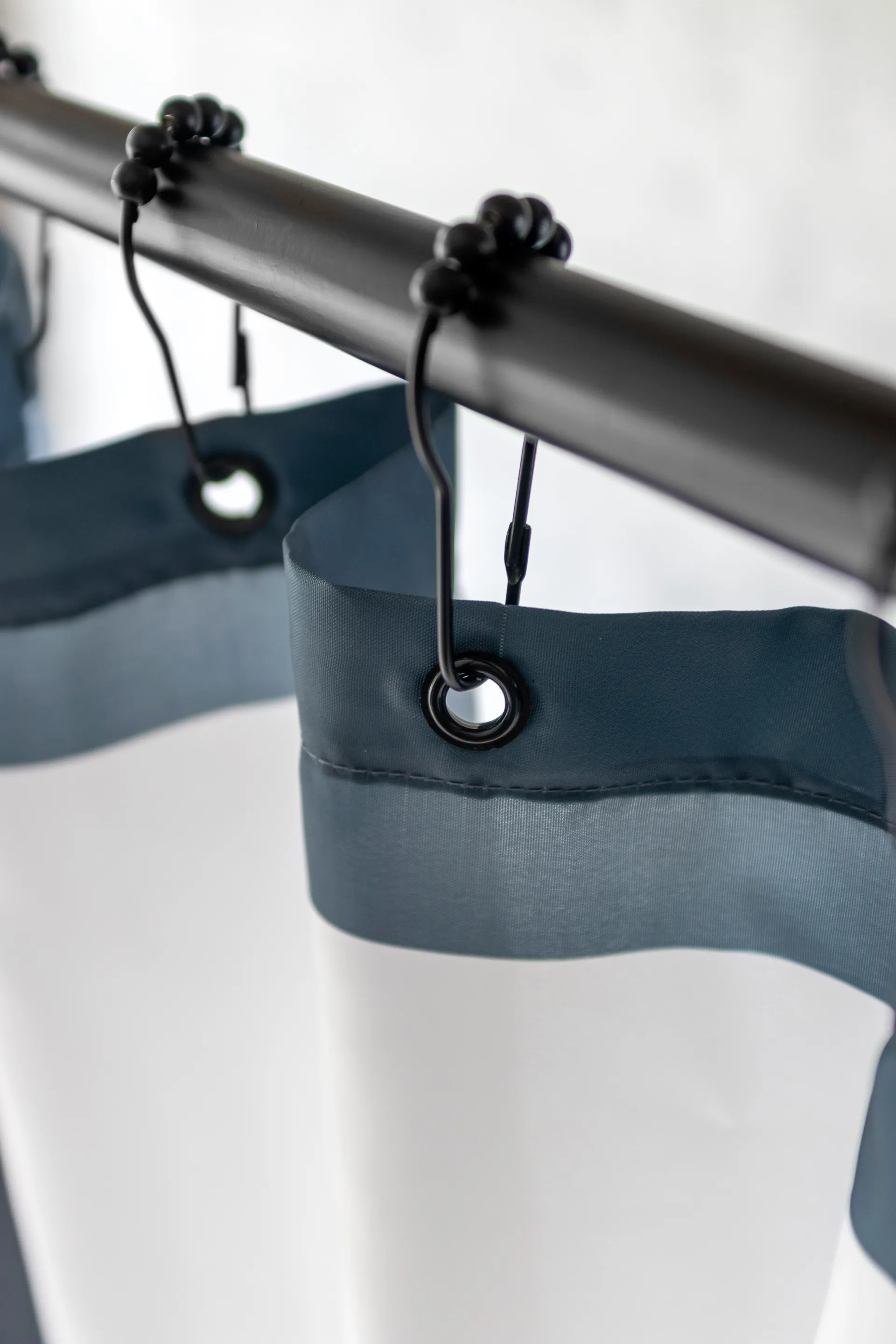 Aqua kroge til badeforhæng 10-pak, Sort Mette Ditmer