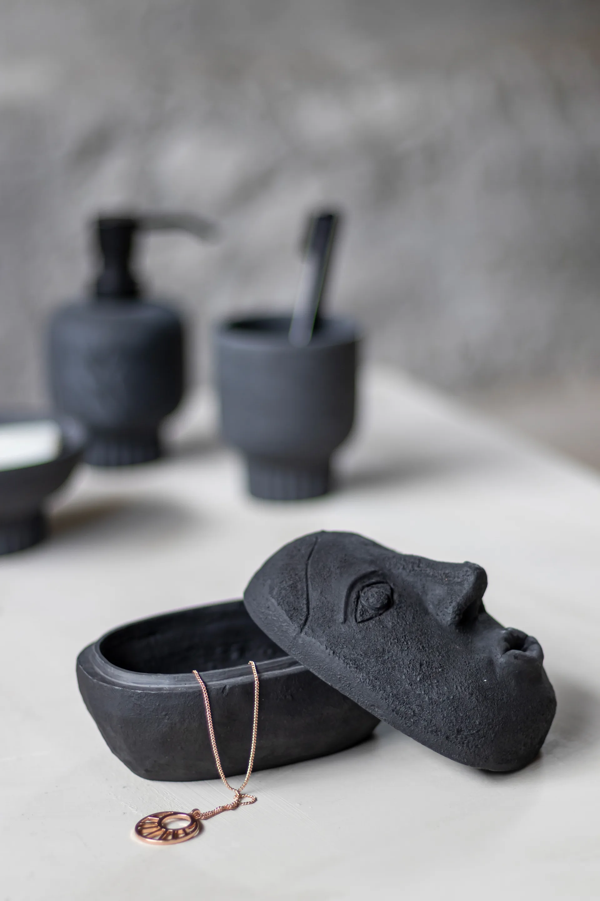 Art piece face krukke 9x12 cm, Black
​ Mette Ditmer