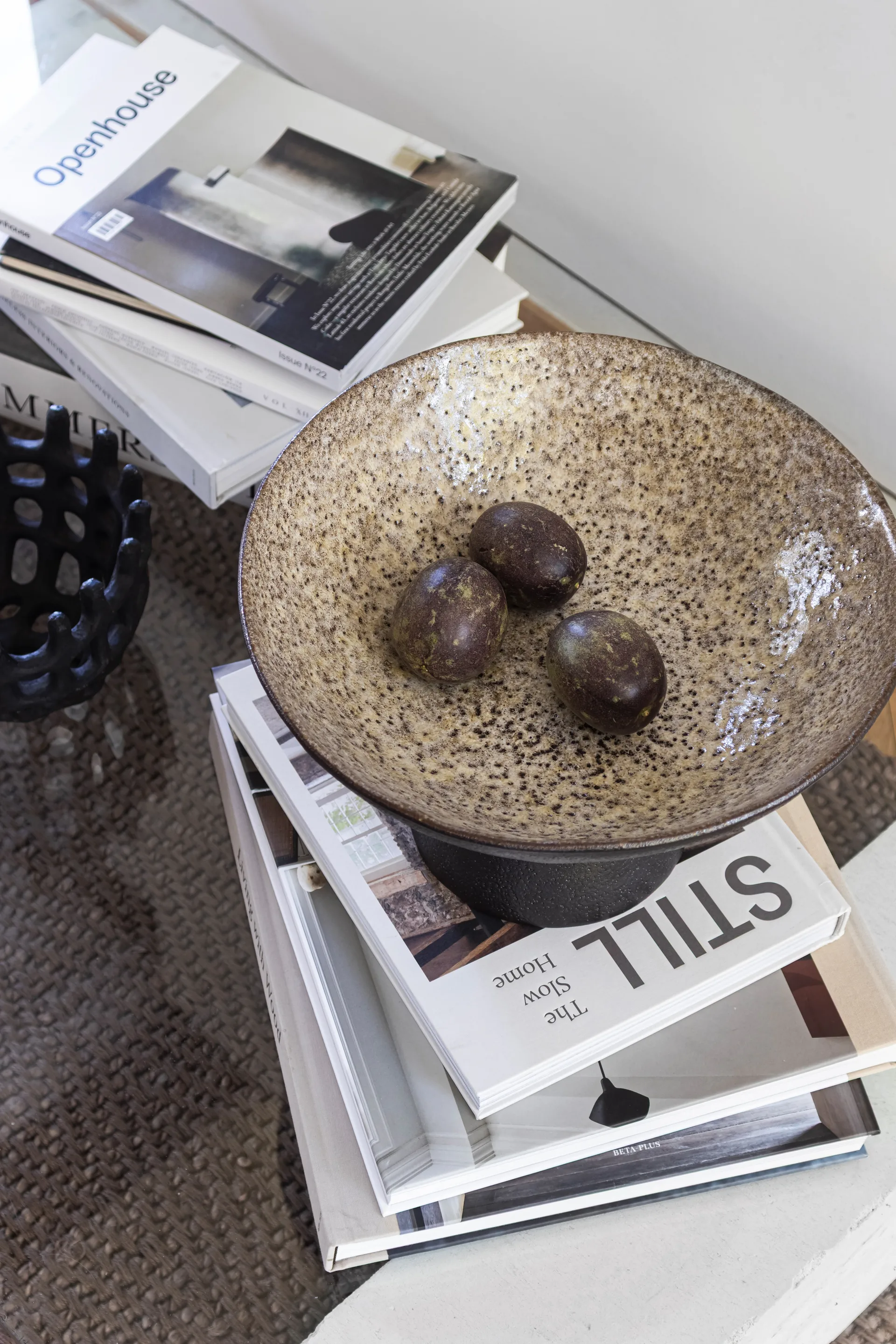 By Hand skål på fod Ø31,5x20 cm, Sand Mette Ditmer