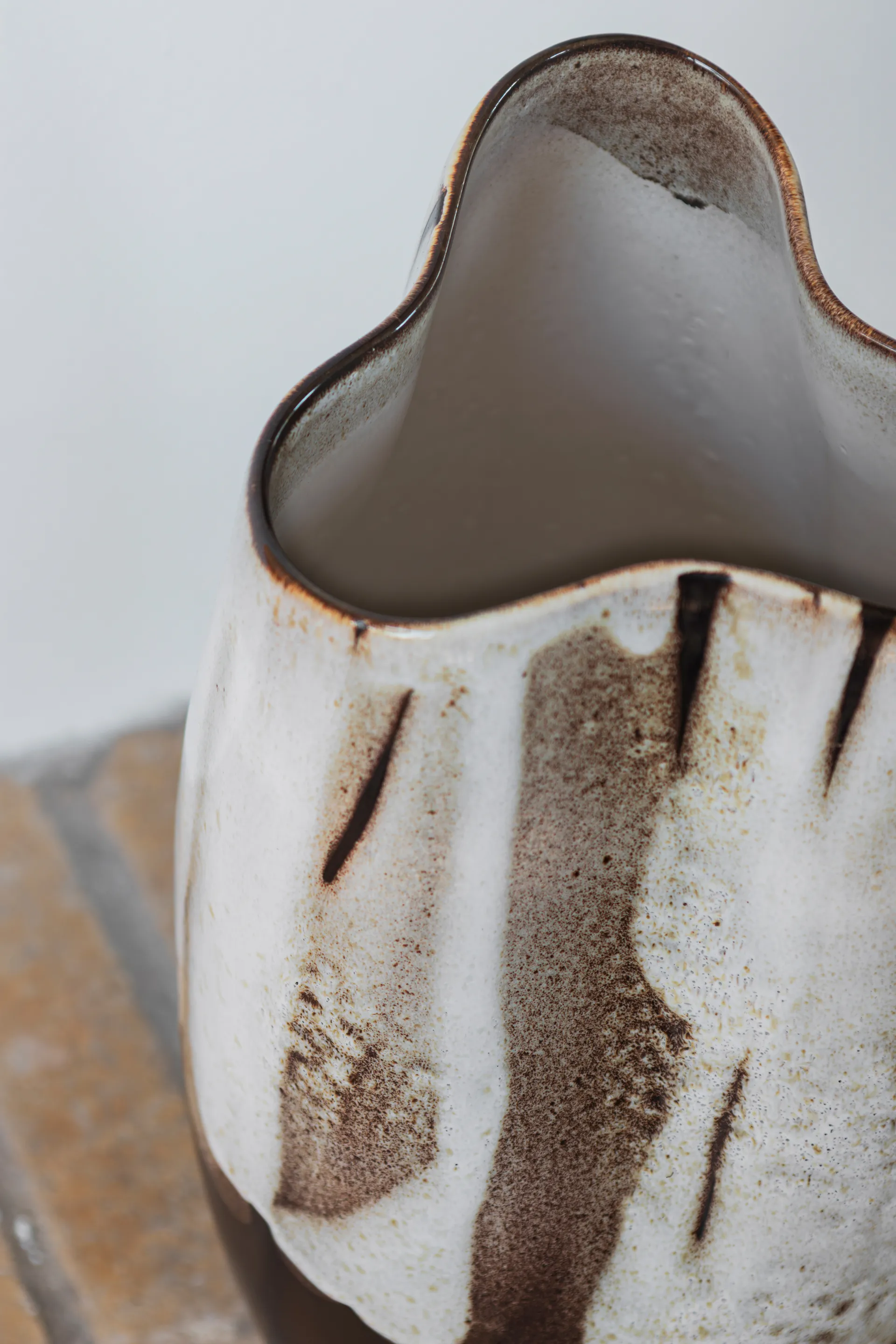 By Hand vase large 38,5 cm, Offwhite Mette Ditmer