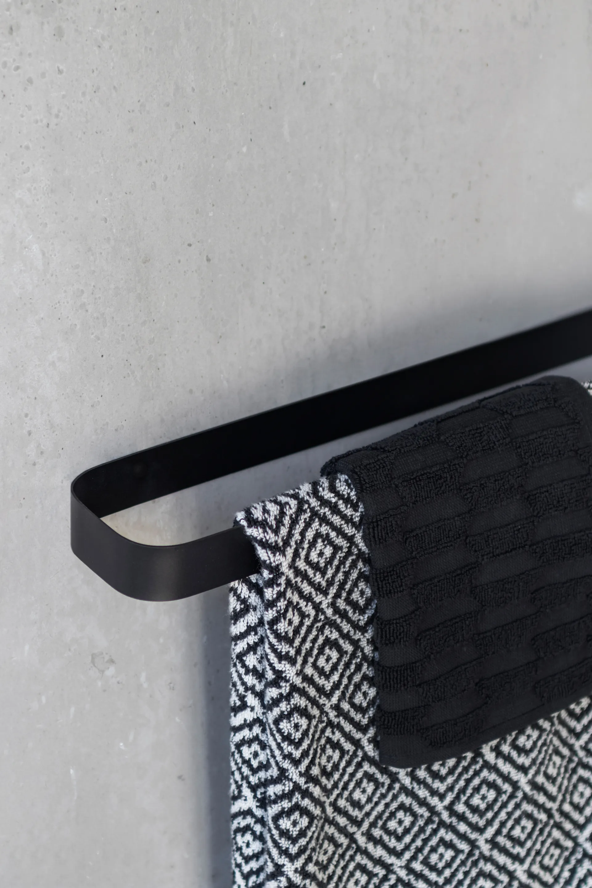 Carry håndklædeholder 52 cm, Black Mette Ditmer