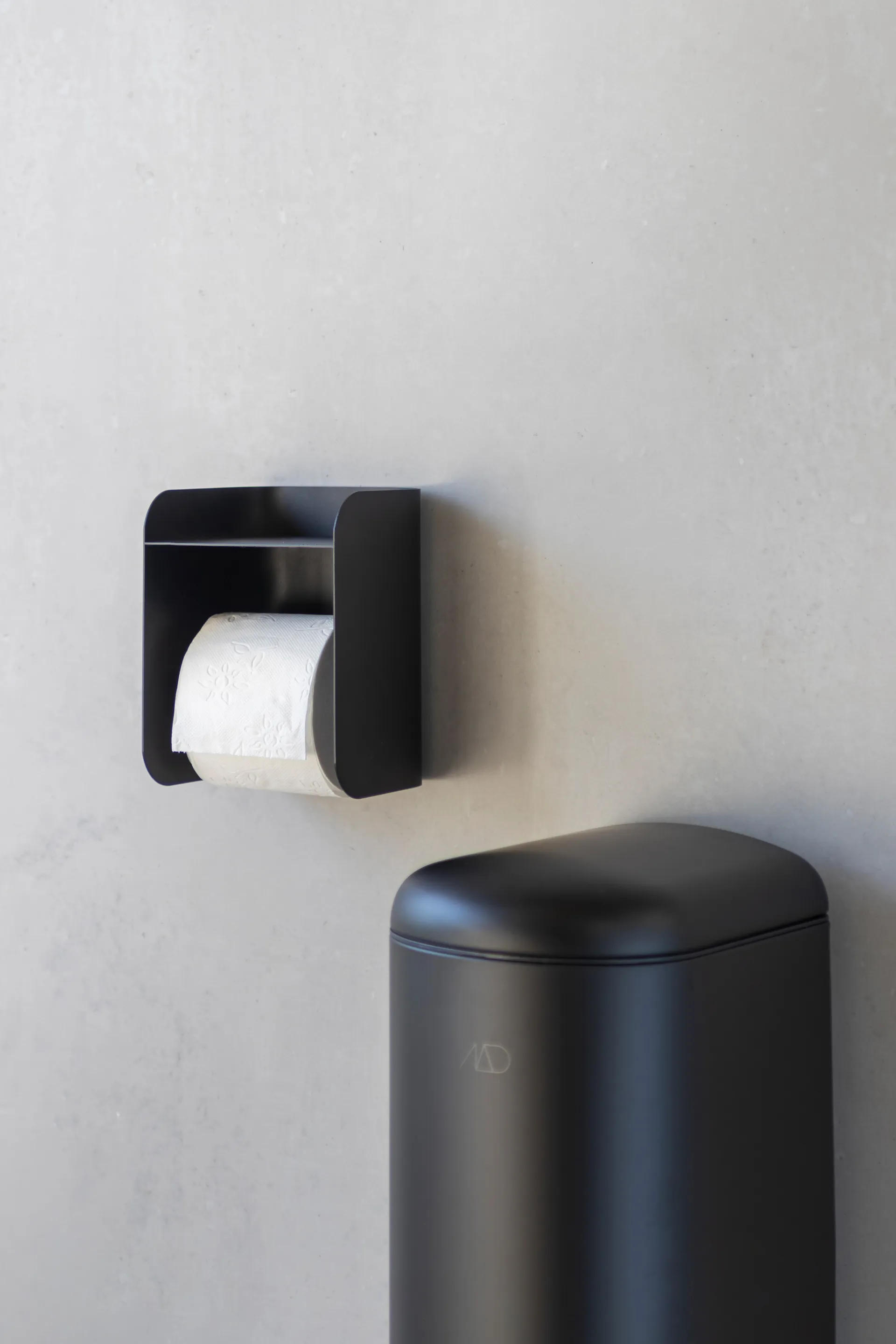 Carry toiletrulleholder, Black Mette Ditmer