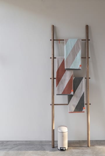 Diagonal håndklæde - Dark olive, 70x133 cm - Mette Ditmer