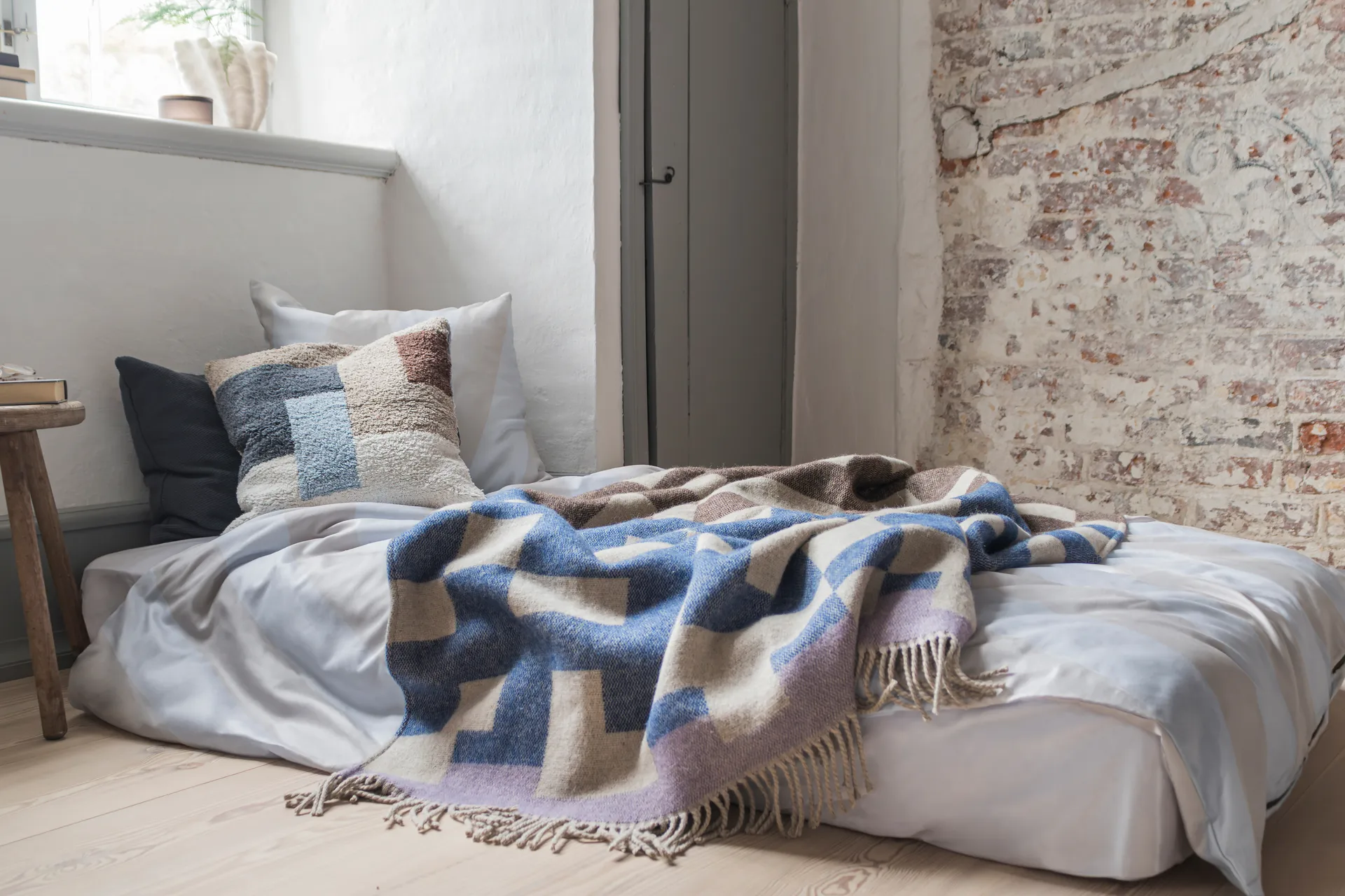 Diagonal sengetøjssæt 3 dele

, Light grey-sand, 200x220 cm/60x63 cm Mette Ditmer