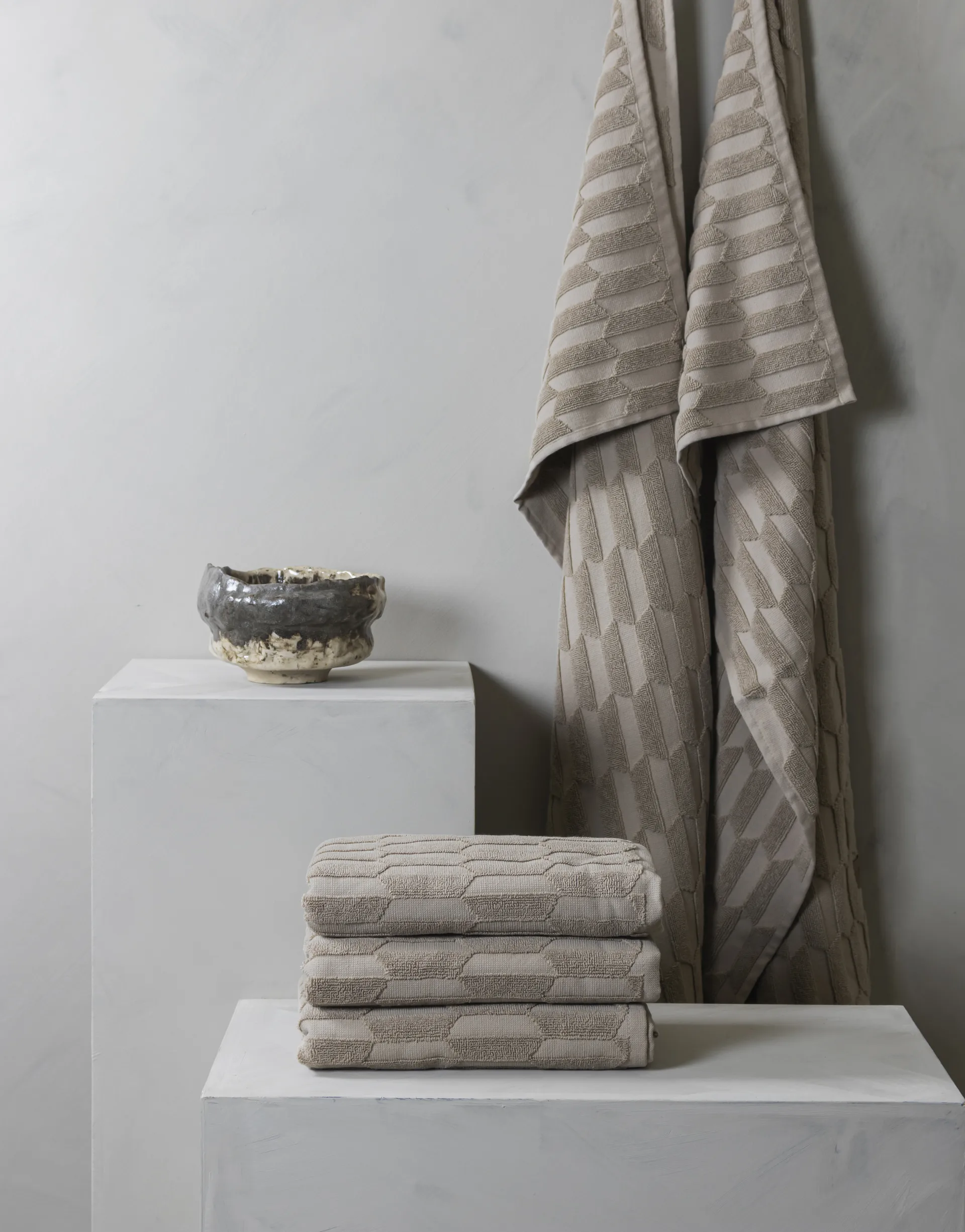 Geo badehåndklæde 70x133 cm, Sand Mette Ditmer