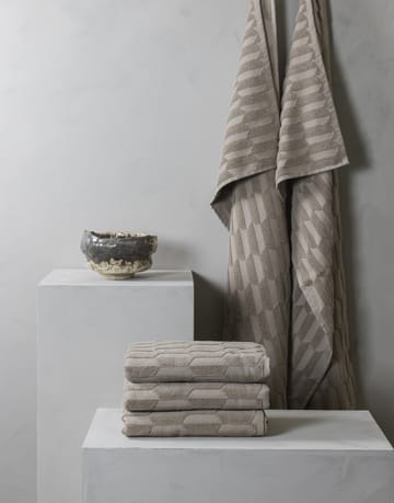 Geo badehåndklæde 70x133 cm - Sand - Mette Ditmer