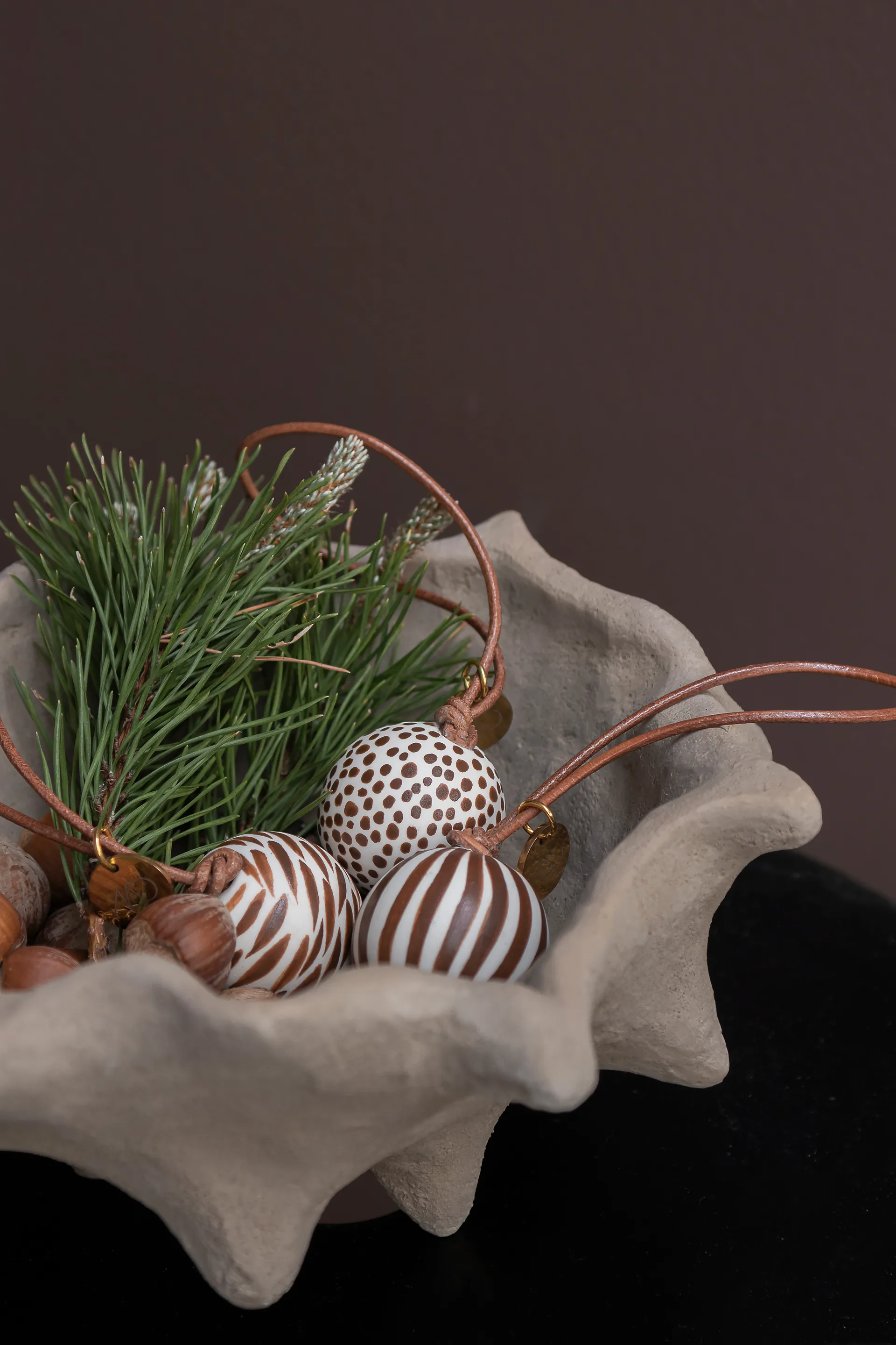 Globe julekugle 3 dele, Walnut Mette Ditmer