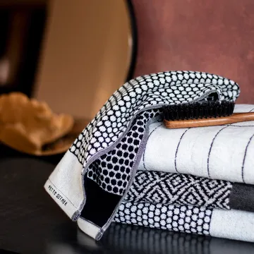 Grid gæstehåndklæde - Sort/Offwhite - Mette Ditmer