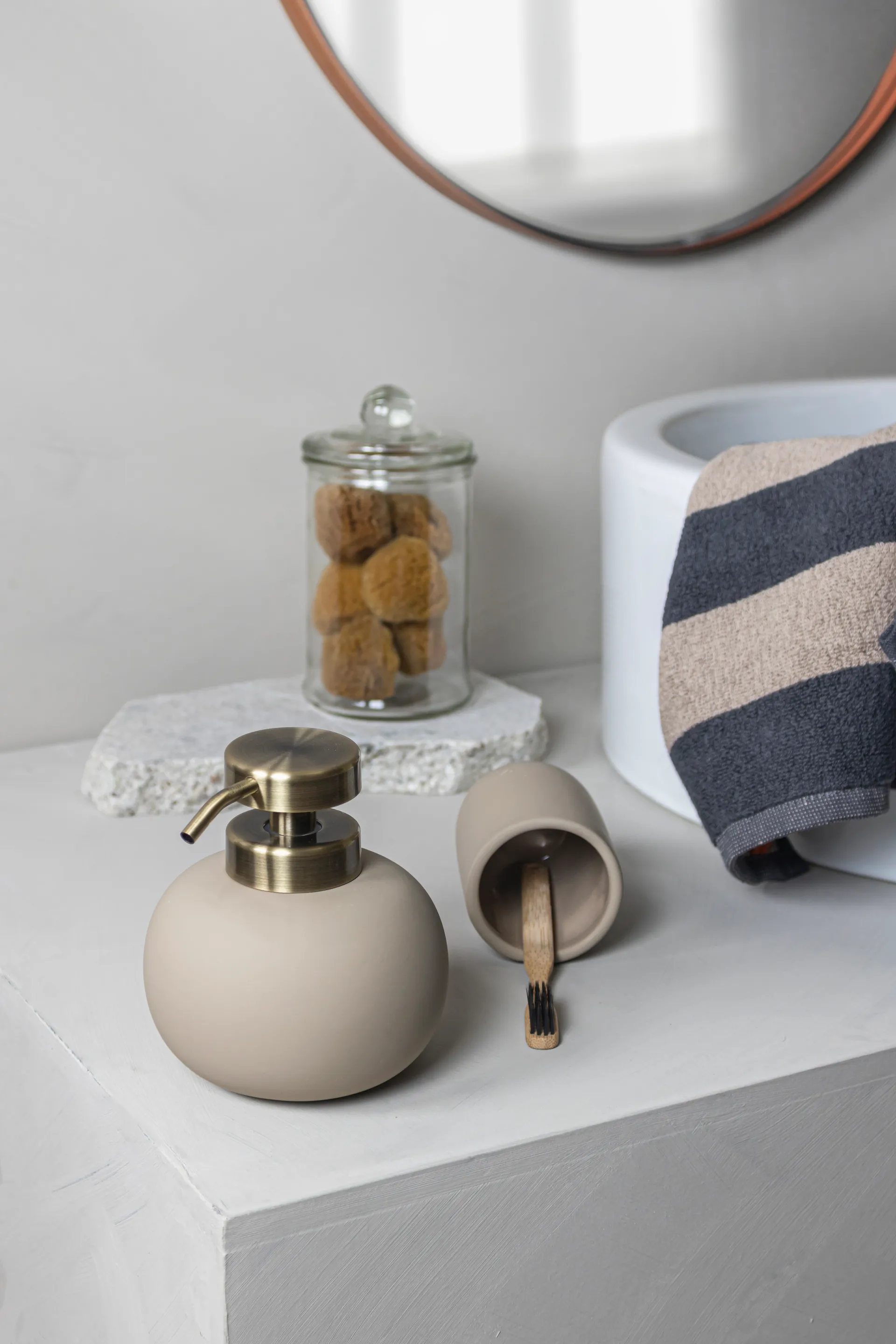 Lotus sæbedispenser, Sand (off-white) Mette Ditmer