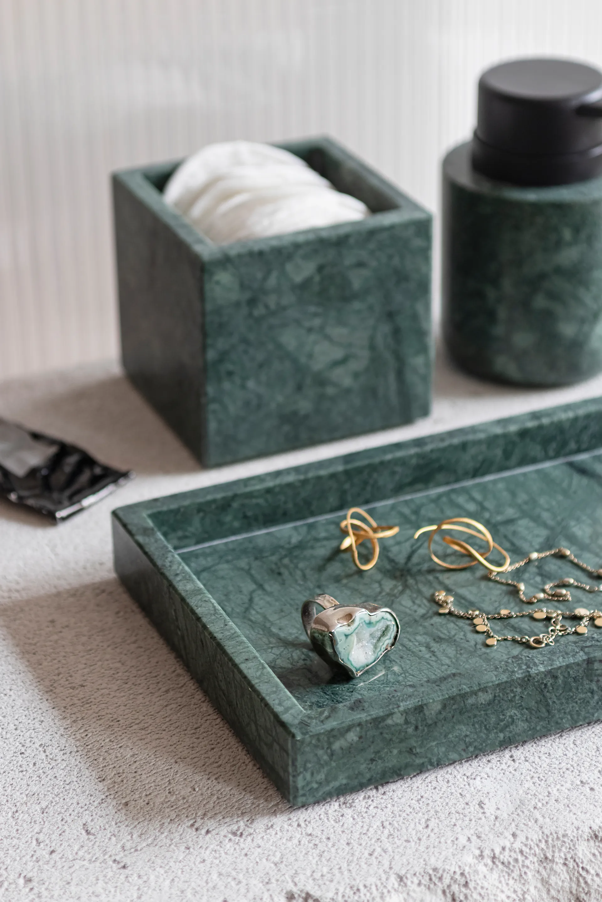 Marble dekorationsbakke 16x31 cm, Dark forest Mette Ditmer