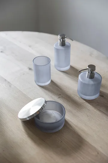 Modest sæbepumpe høj - Dove blue - Mette Ditmer