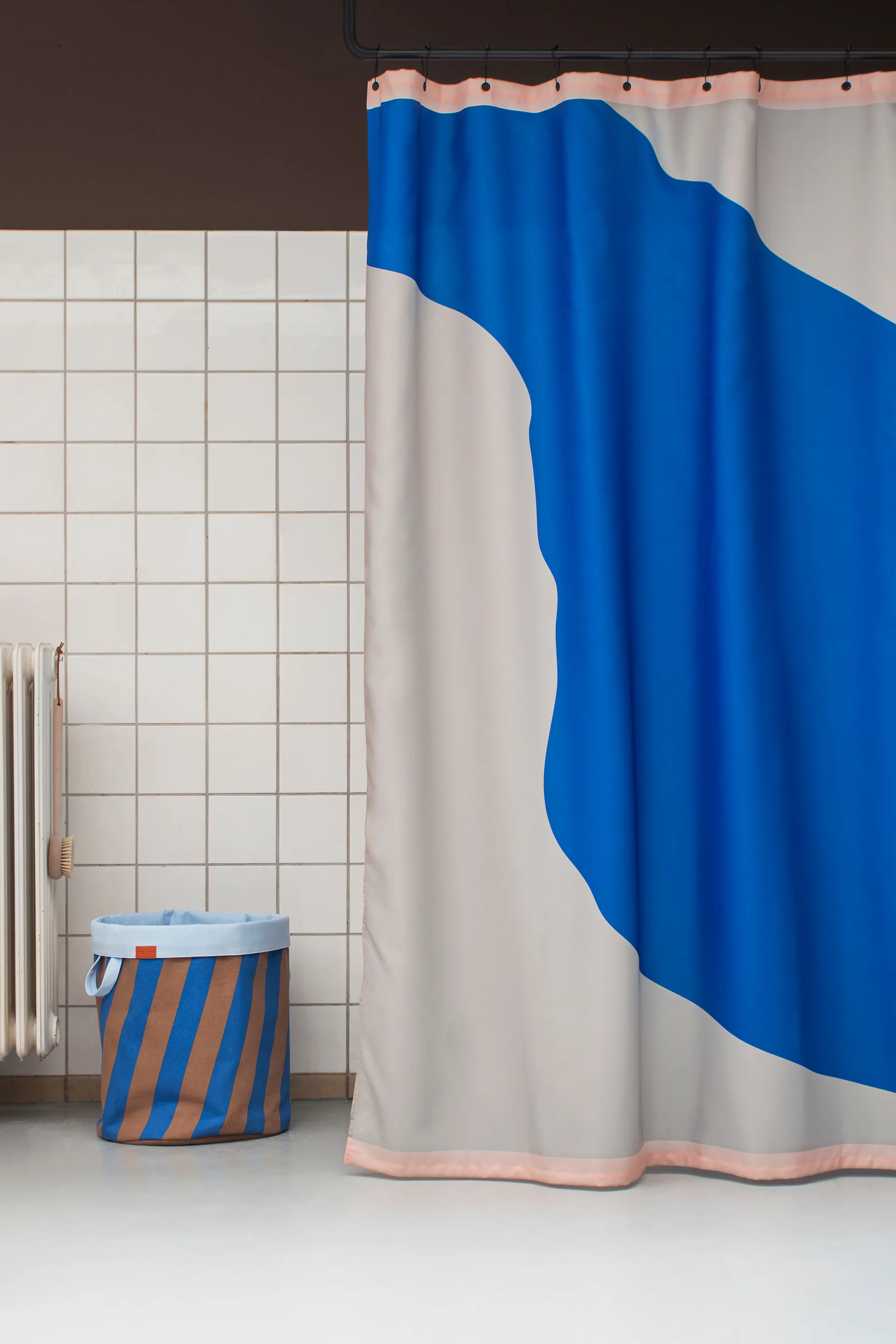 Nova Arte badeforhæng 150x200 cm, Light grey/Cobalt Mette Ditmer