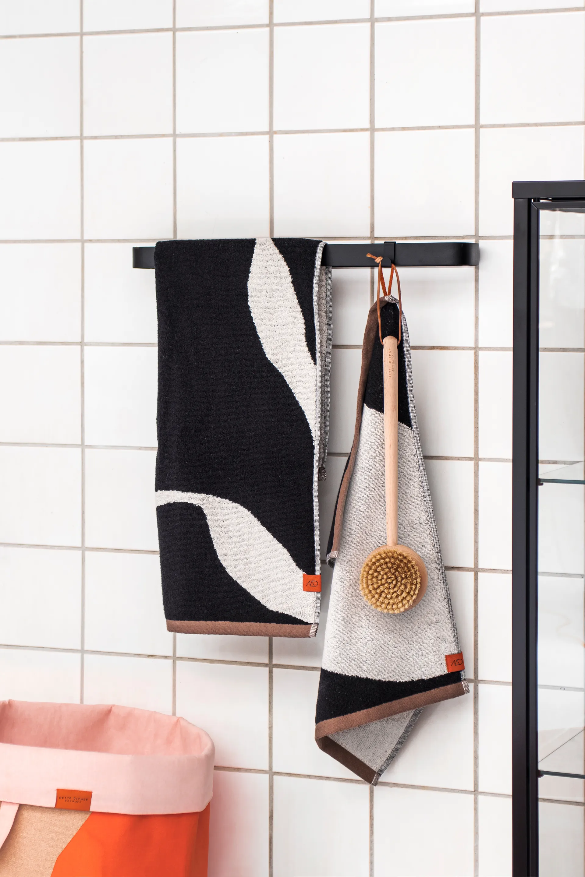 Nova Arte gæstehåndklæde 40x55 cm 2-pak, Black/Offwhite Mette Ditmer