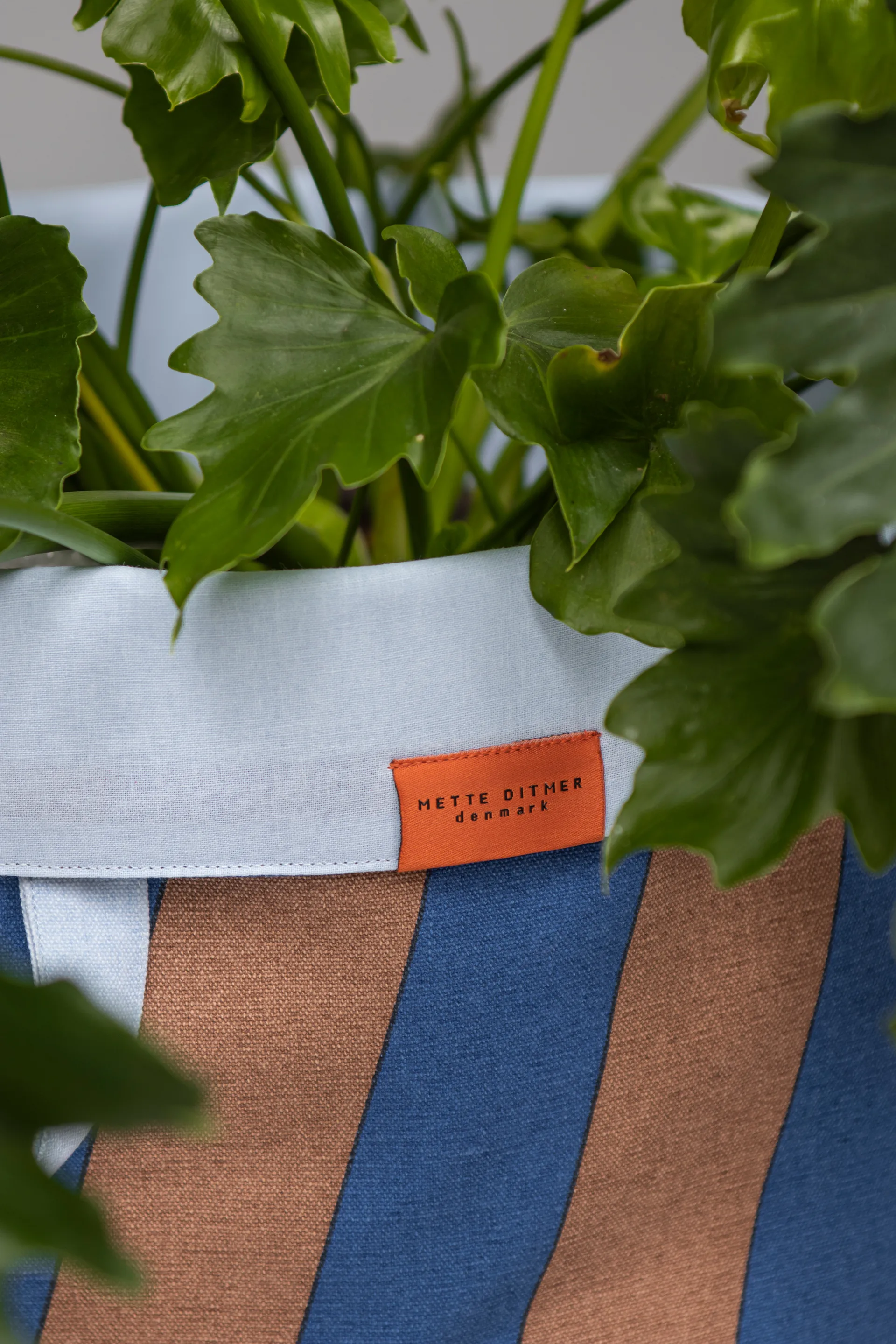 Nova Arte vasketøjskurv 40x40x50 cm, Cobalt/Blush Mette Ditmer