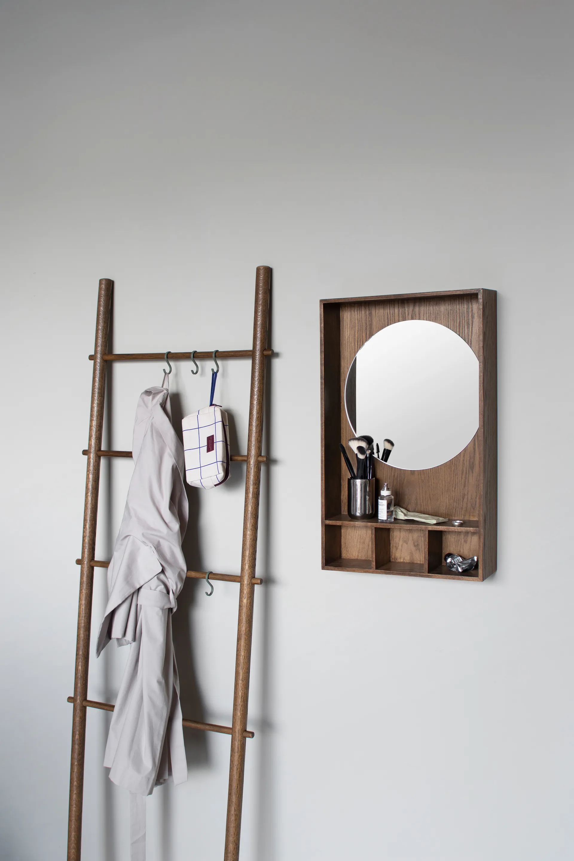 Show-me spejl med hylde small, Dark oiled Mette Ditmer