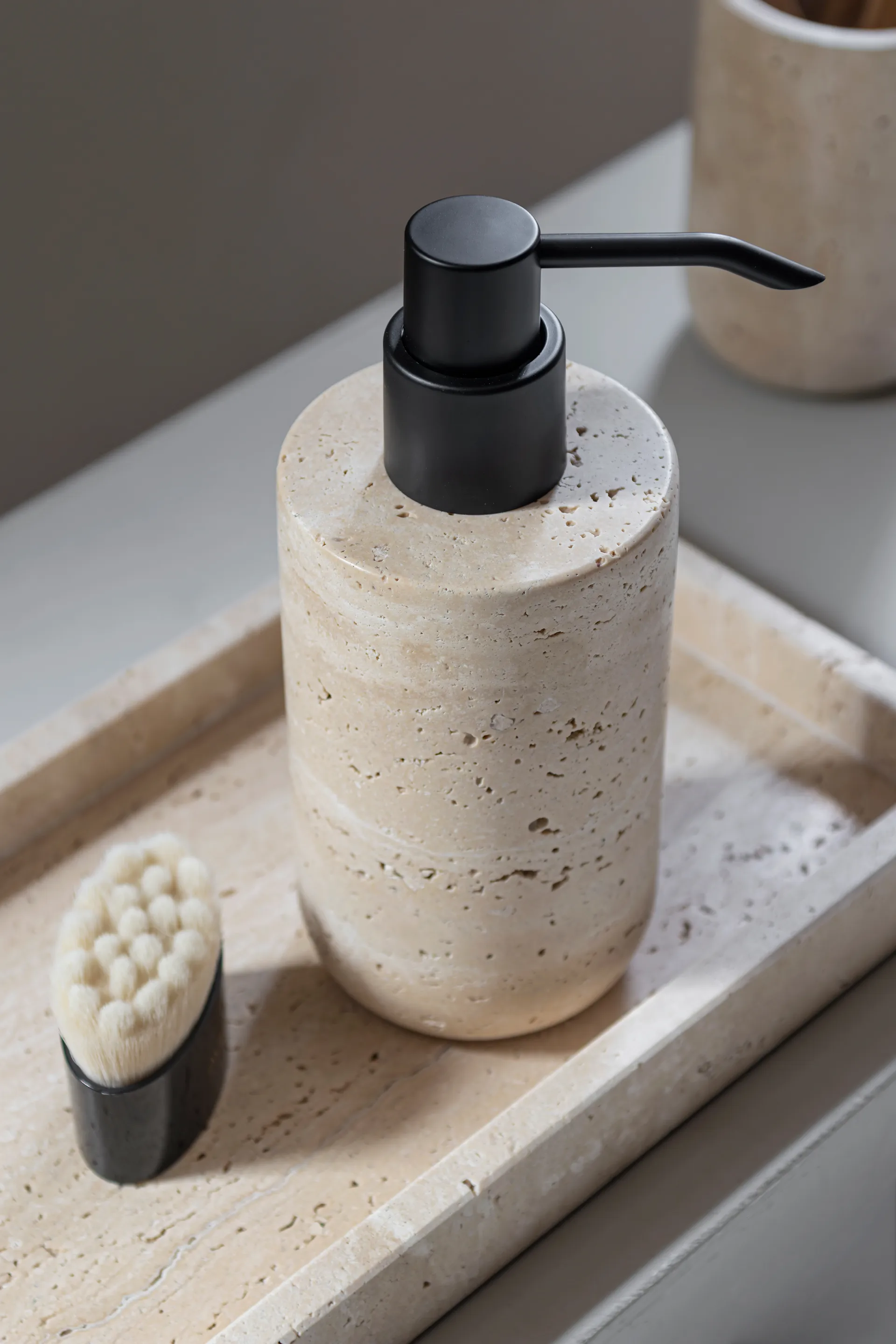 Travertine sæbedispenser 17,5 cm, Linen Mette Ditmer