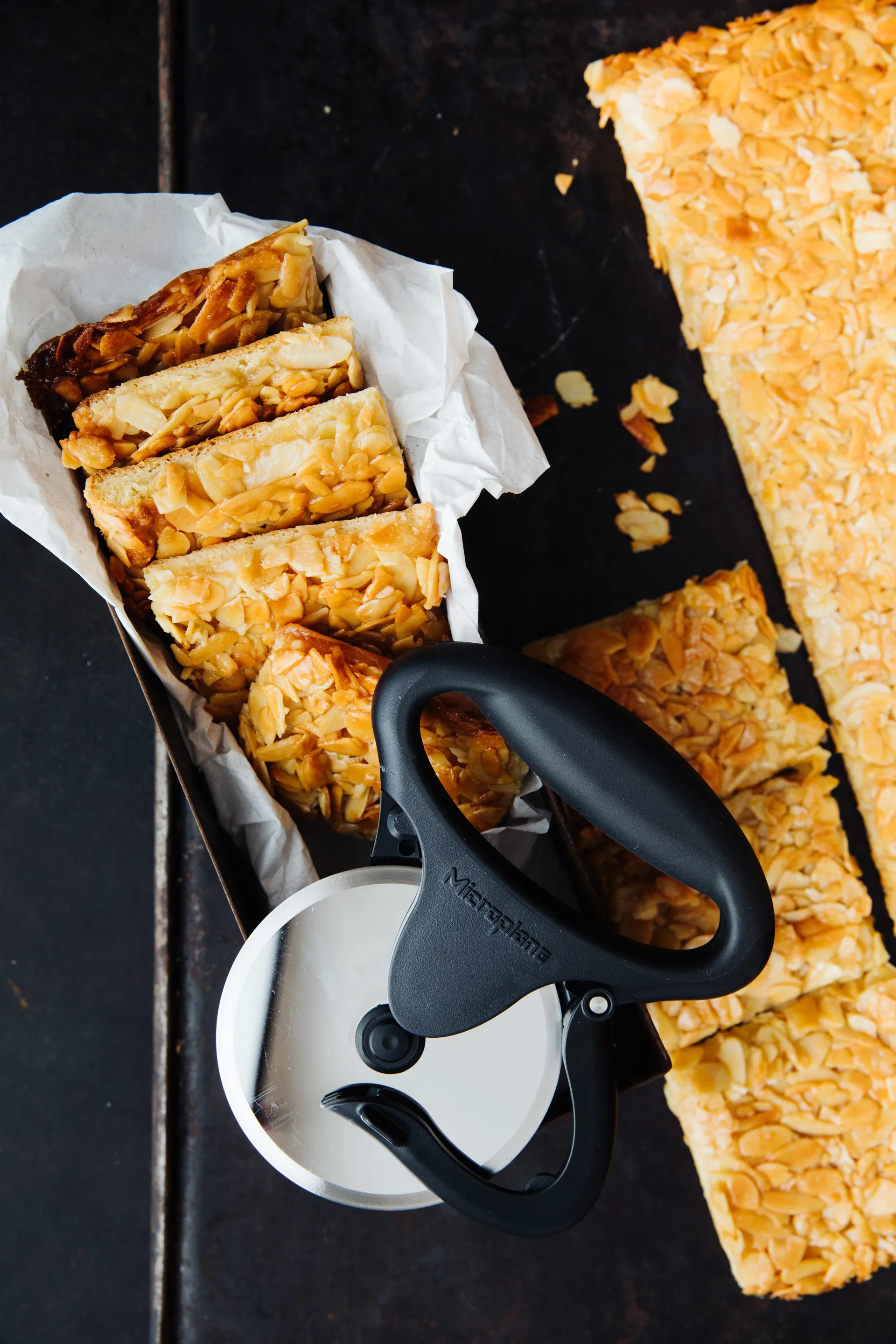 Specialitet pizzaskærer 16 cm, Black Microplane