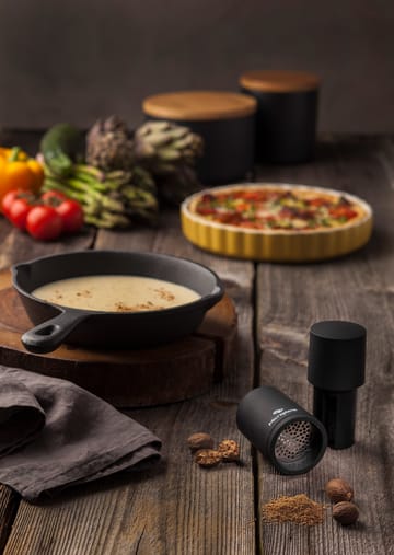 Speciality 2-i-1 krydderikværn 12 cm - Black - Microplane