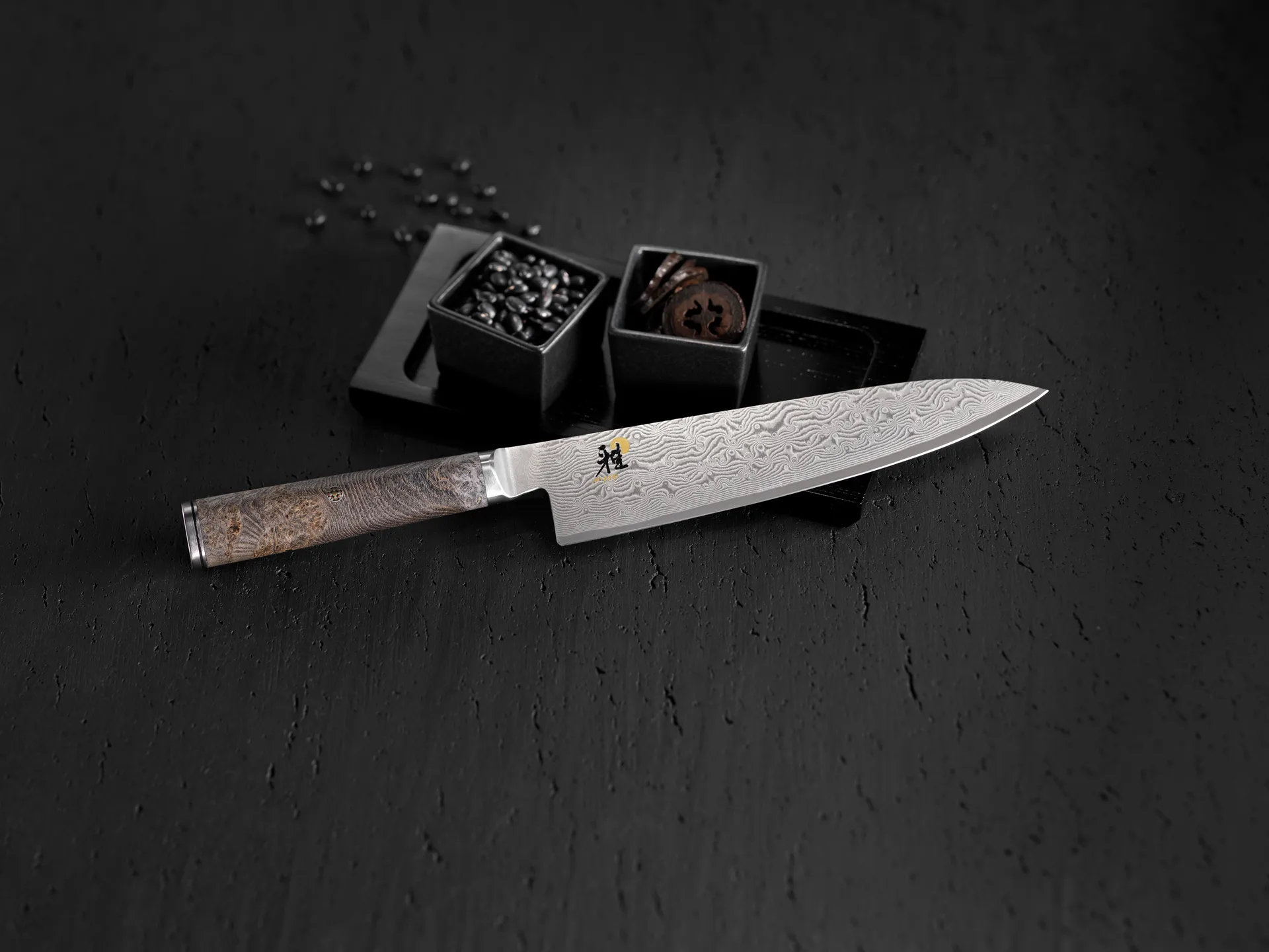 Black 5000MCD 67 kockkniv gyutoh 24 cm, Damaskus-sort ahorn Miyabi
