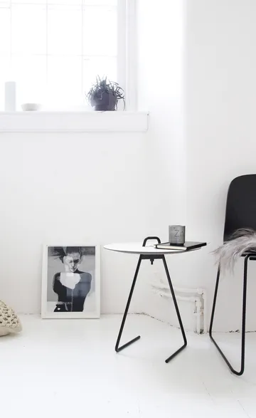 Bærbart sidebord Ø45 cm - Black/White - MOEBE