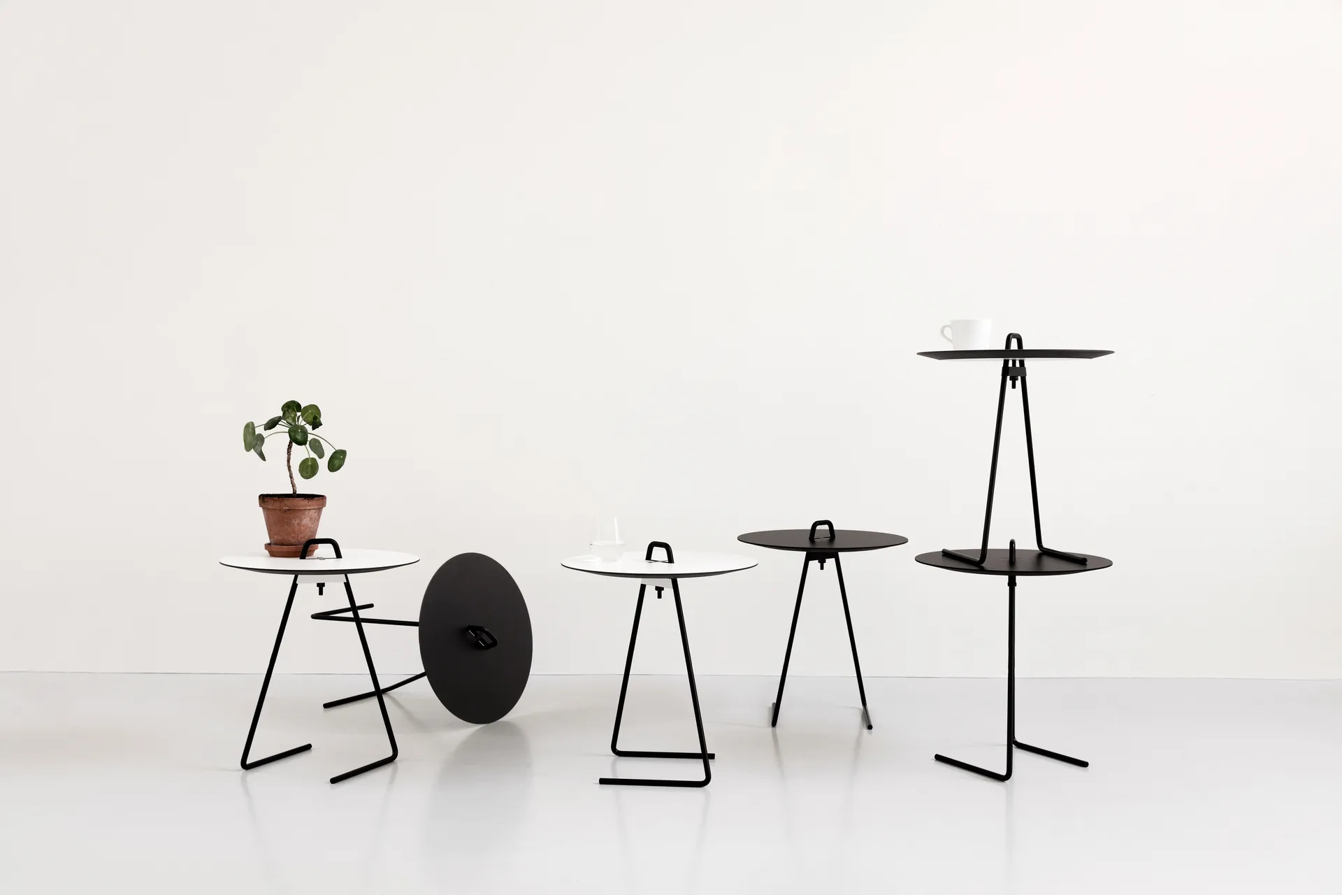 Bærbart sidebord Ø45 cm, Black/White MOEBE