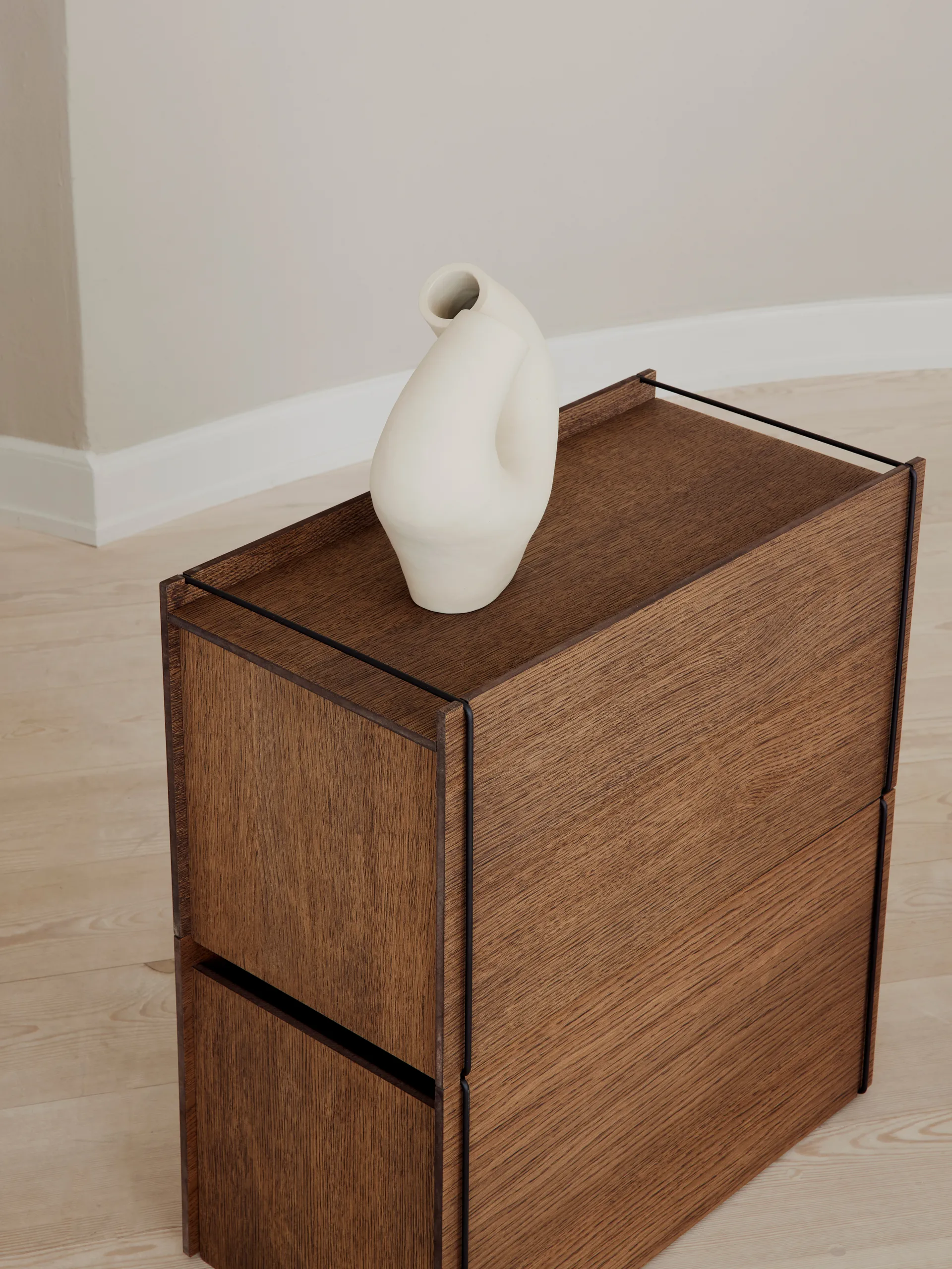 Moebe opbevaringsboks, Smoked oak-black MOEBE