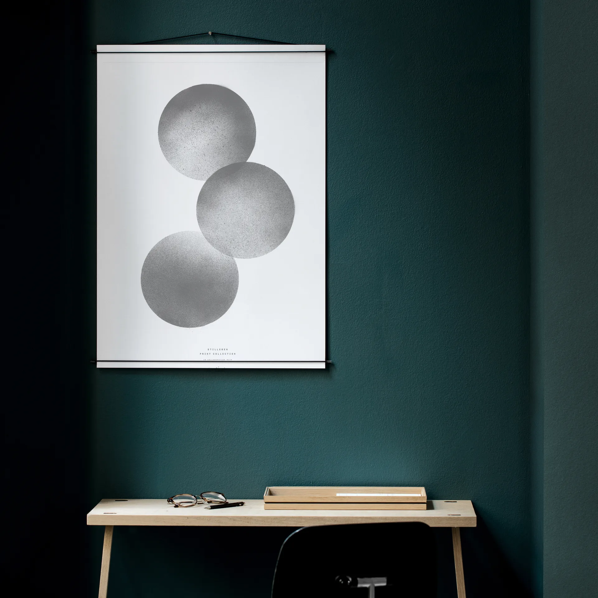 Moebe poster hanger 70x100 cm, Sort MOEBE