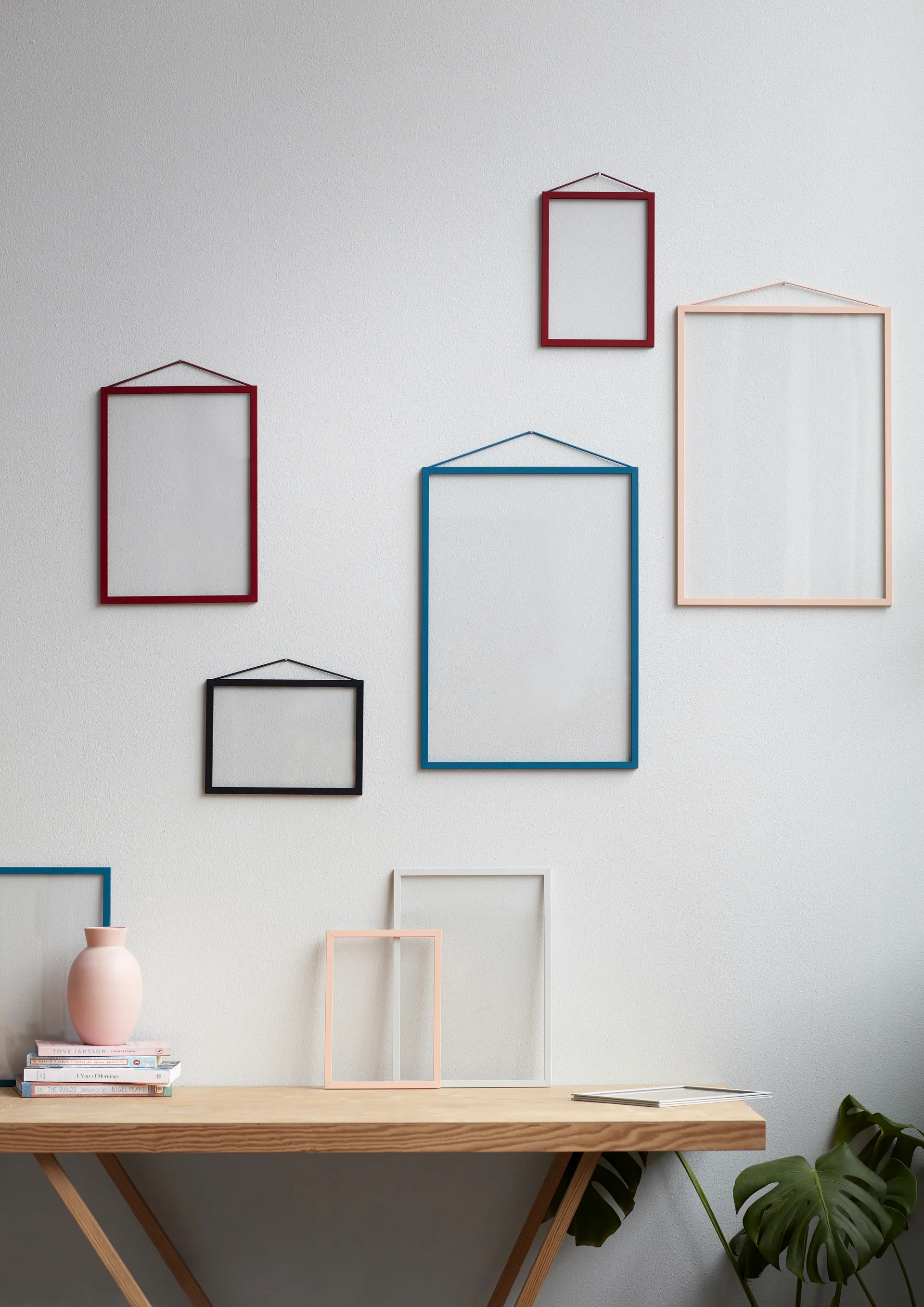 Moebe ramme A5 16,5x22,7 cm, Transparent/Red MOEBE