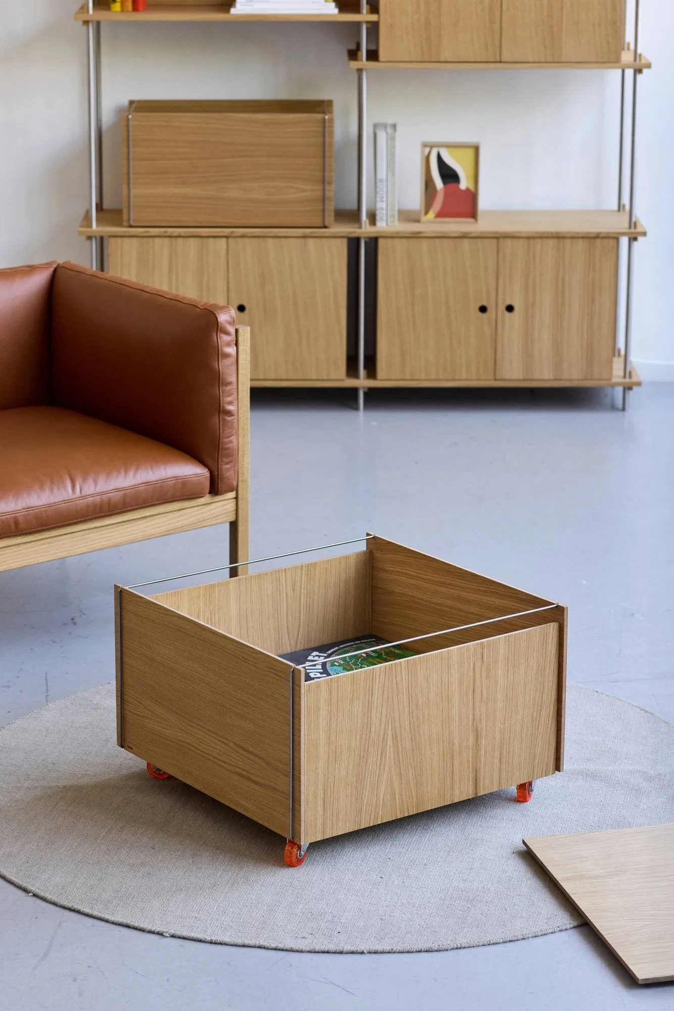 Moebe Storage Chest sofabord med opbevaring, Olieret eg-sort, 60x61x38.2 cm MOEBE