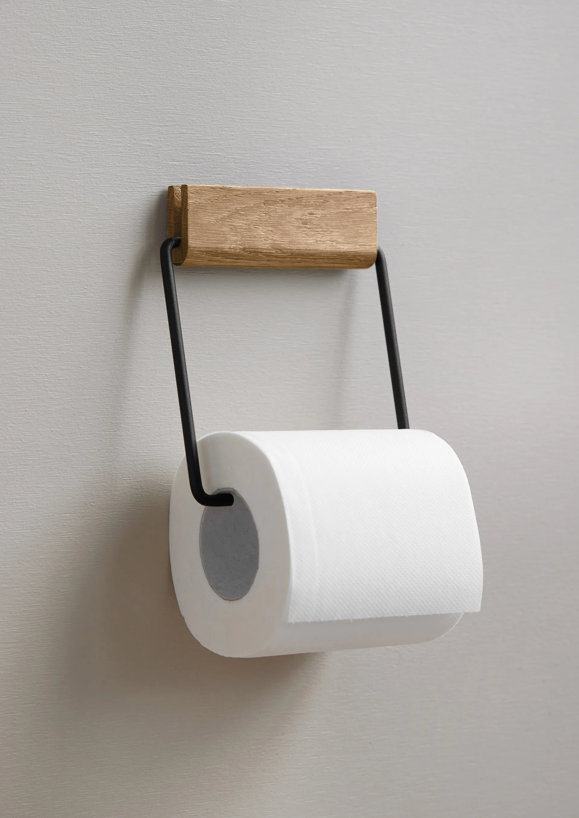 Moebe toiletrulleholder, Eg/Sort MOEBE