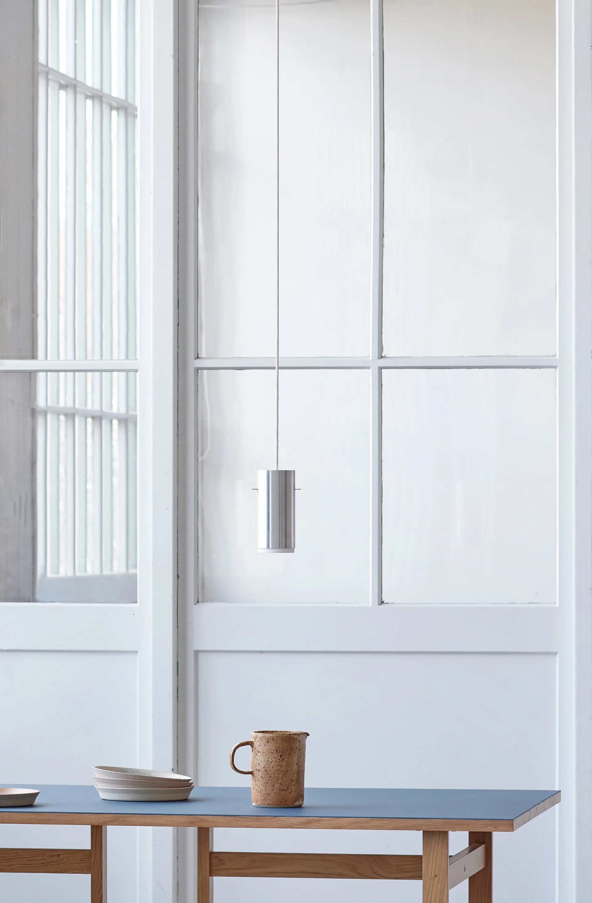 Moebe Tube pendel small Ø8 cm, Børstet aluminium MOEBE