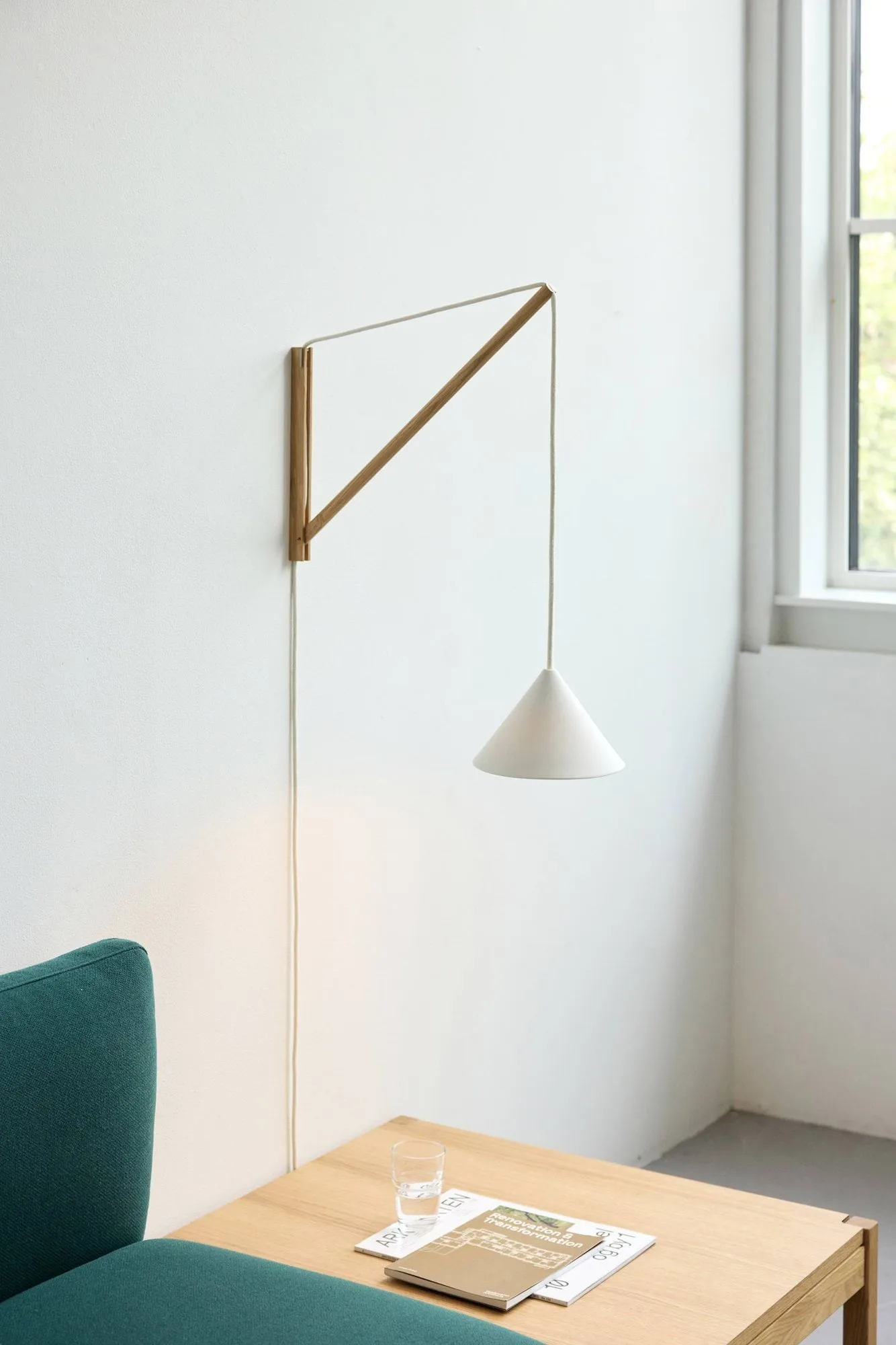 Suspended Wall Lamp, Eg-hvid MOEBE
